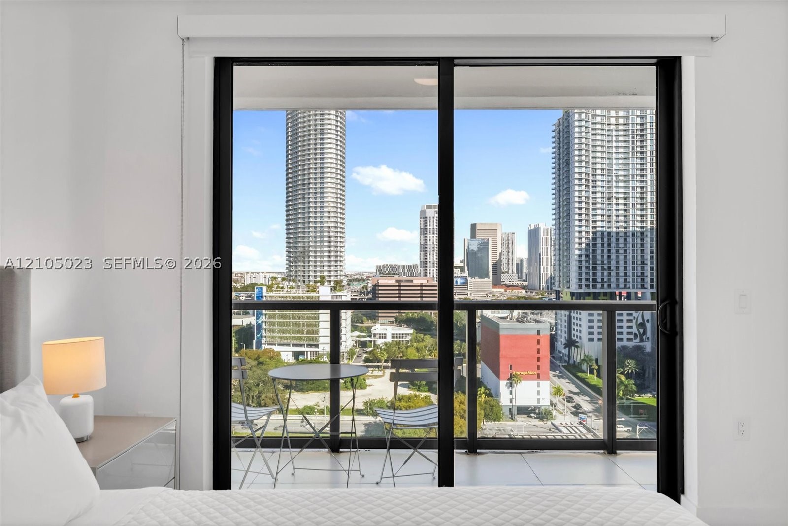 image Smart Brickell I12