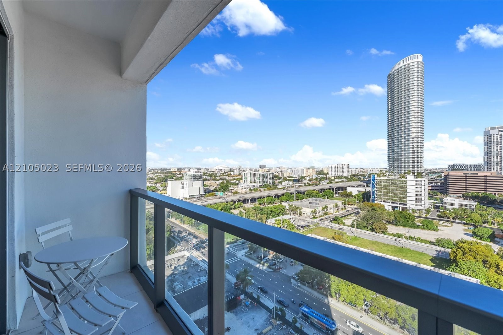 image Smart Brickell I14
