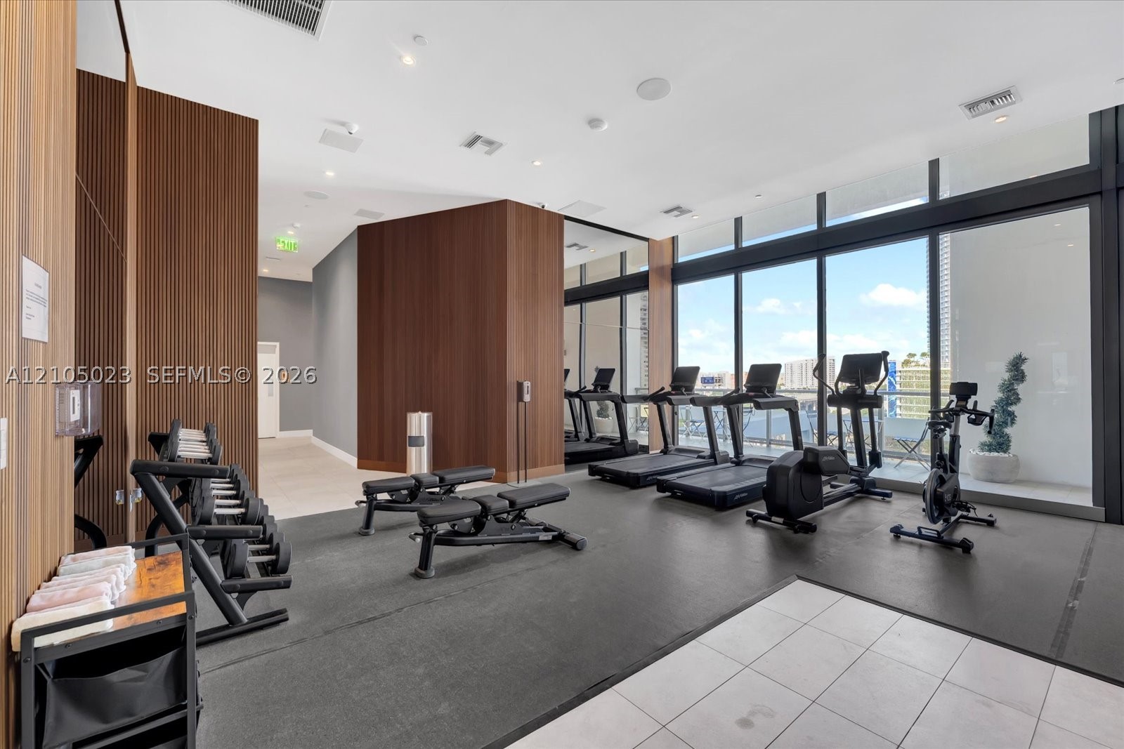 image Smart Brickell I19
