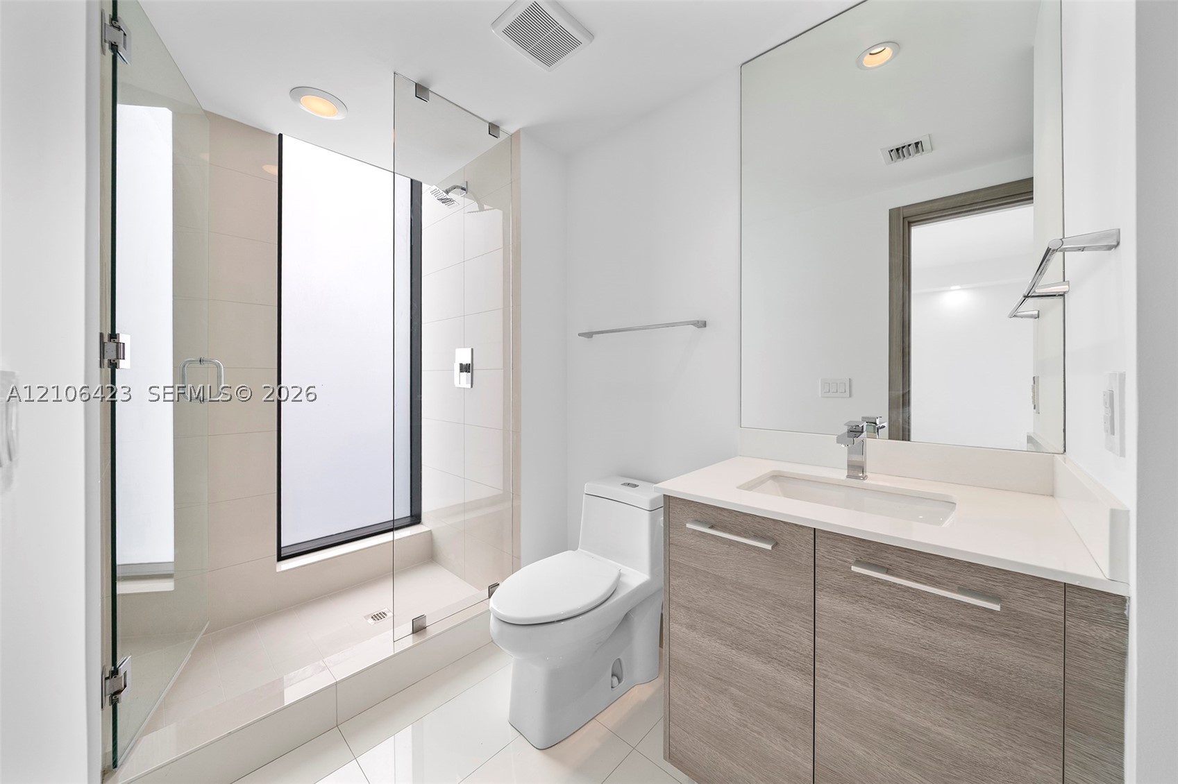 650 NE 32nd St #2201 Miami, FL 33137
