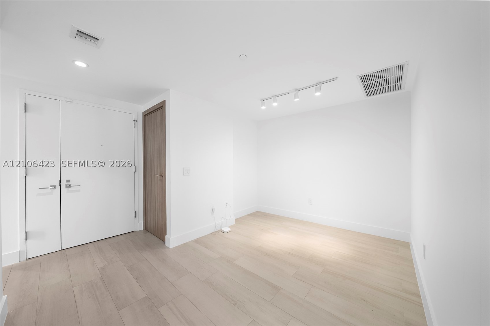 650 NE 32nd St #2201 Miami, FL 33137