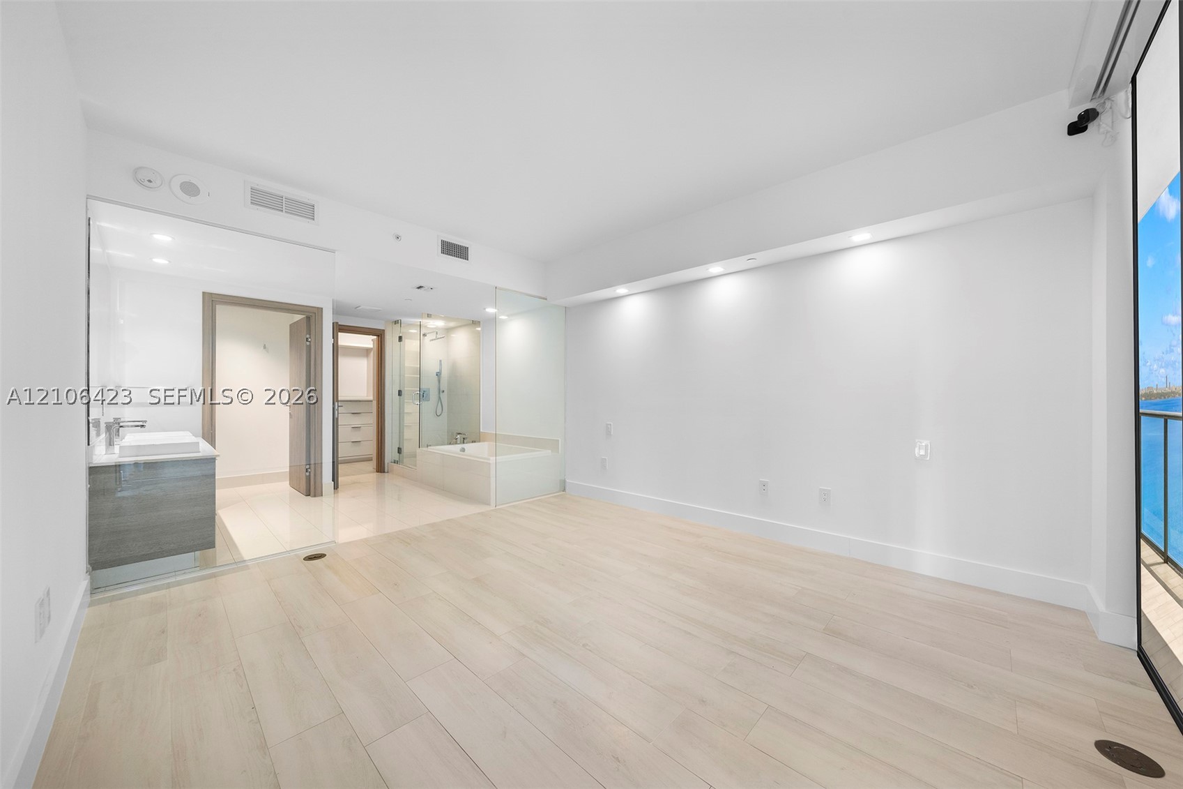 650 NE 32nd St #2201 Miami, FL 33137