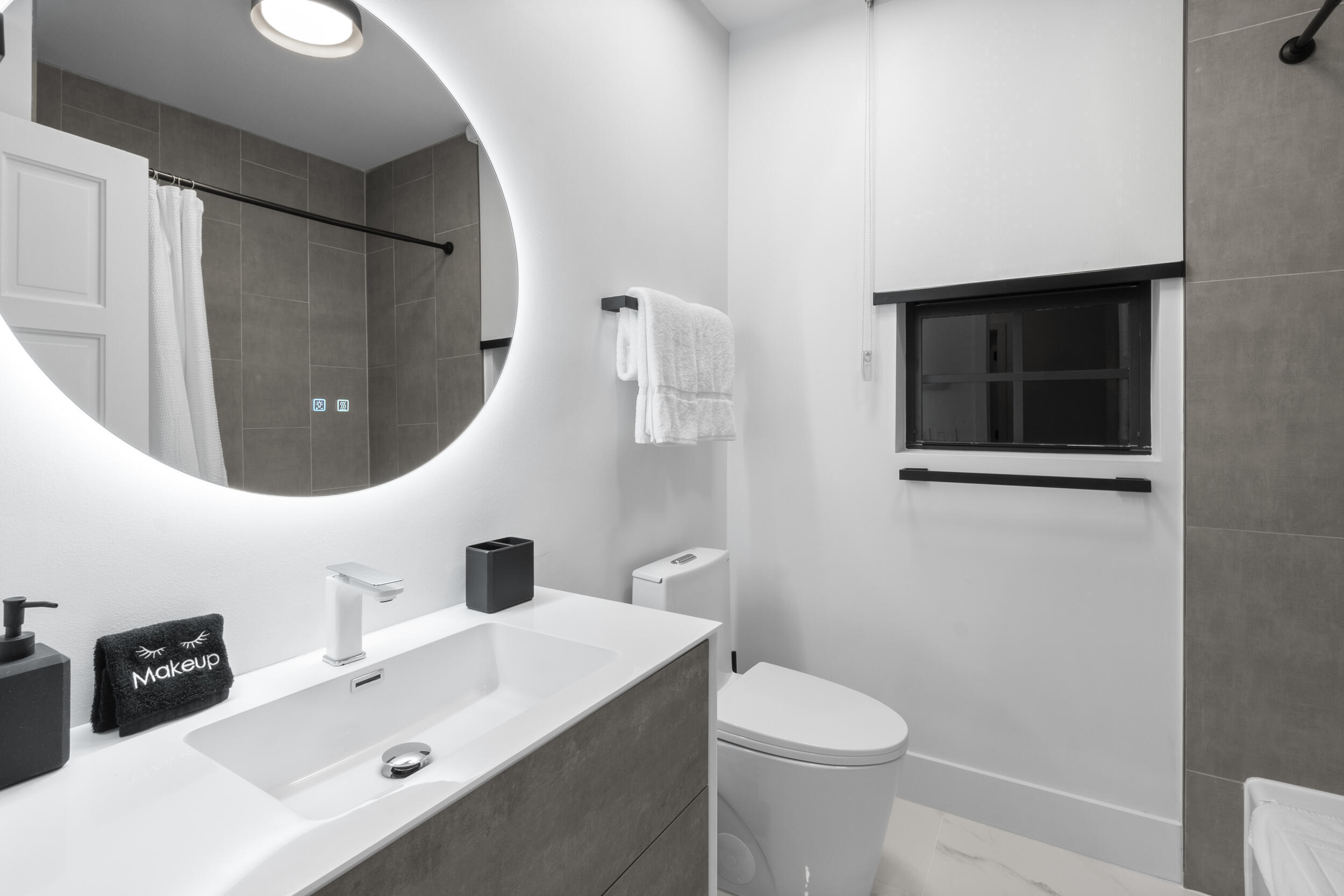 516 Royal Plz Fort Lauderdale, FL 33301