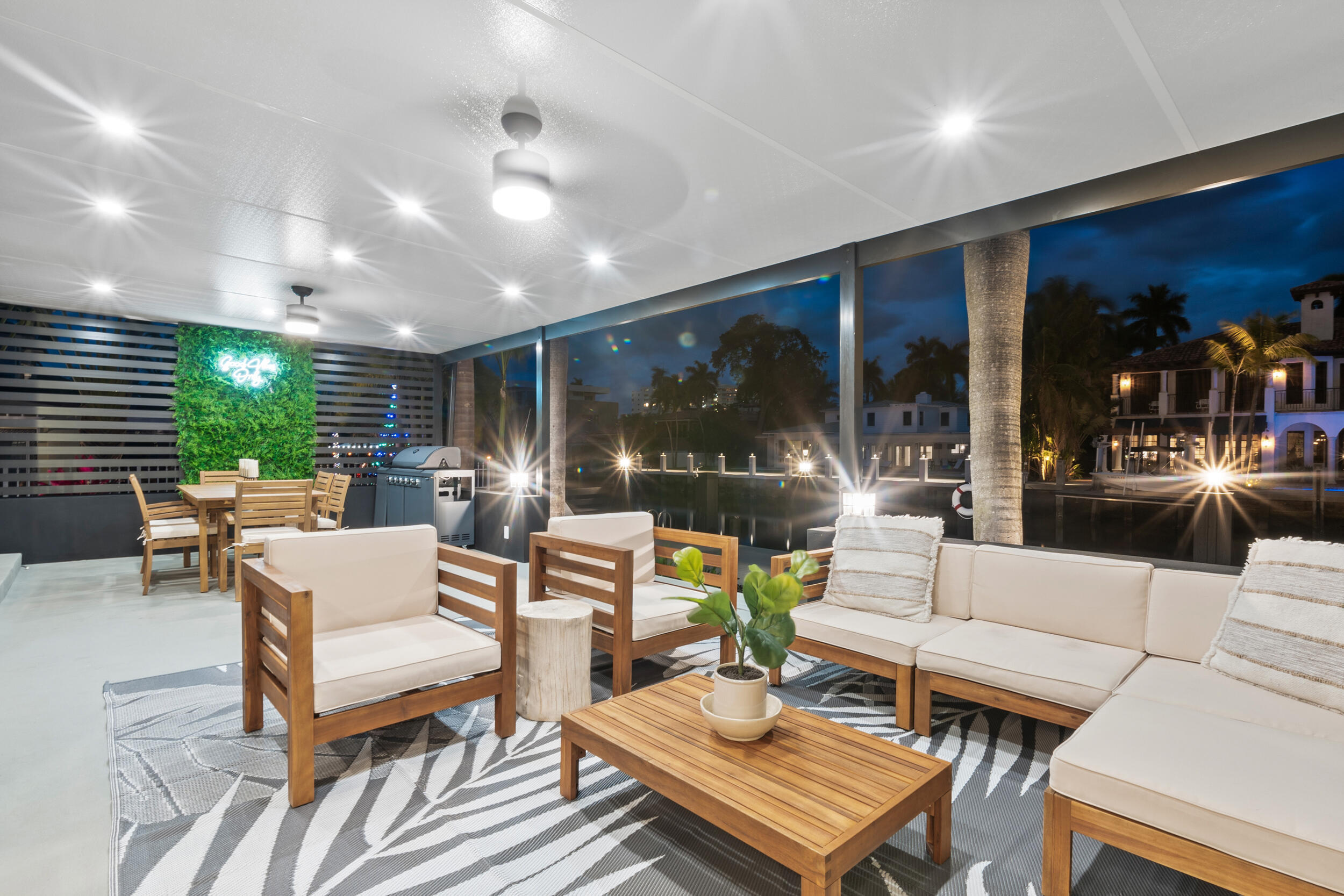 516 Royal Plz Fort Lauderdale, FL 33301