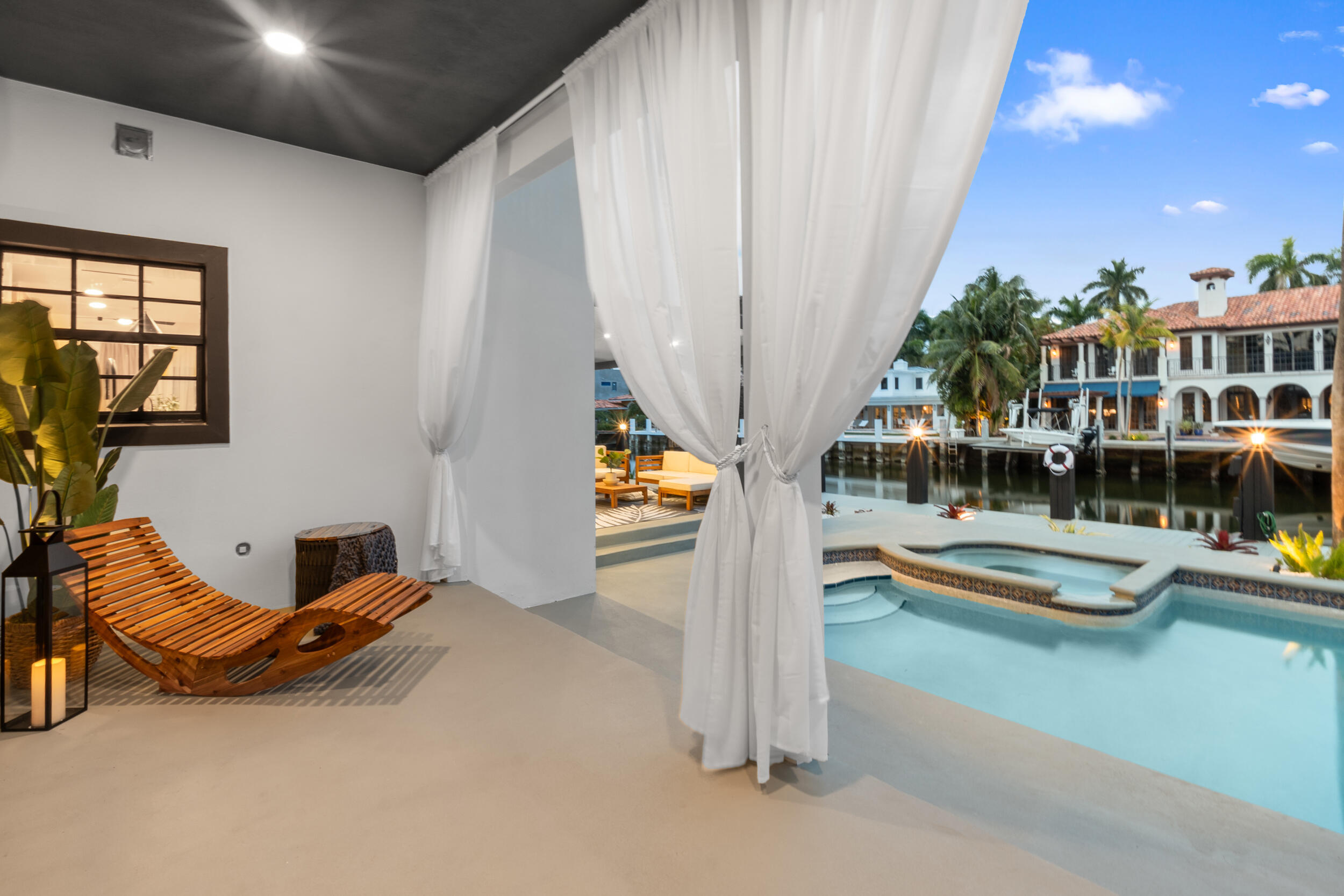 516 Royal Plz Fort Lauderdale, FL 33301