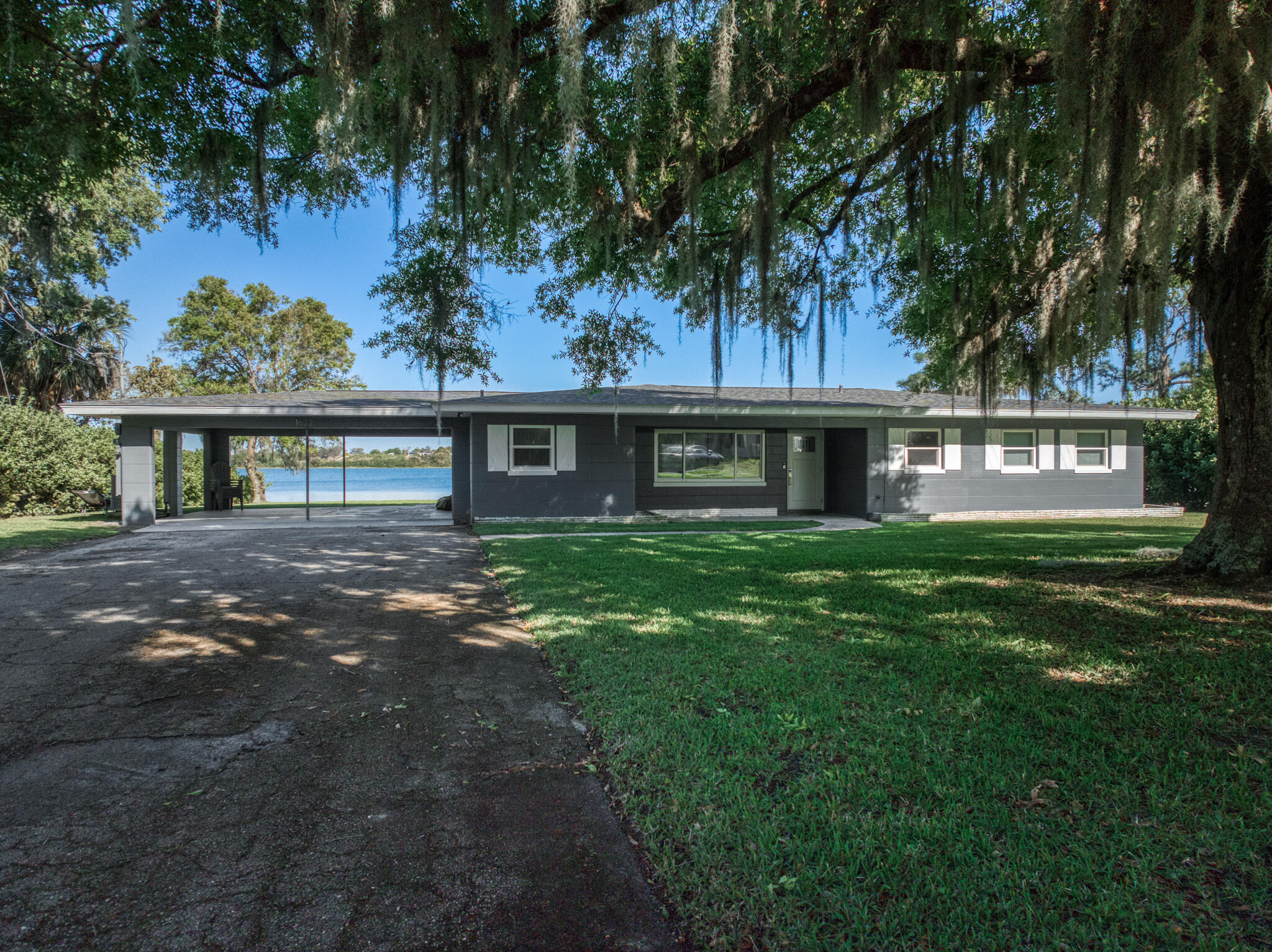 1622 W Dinner Lk Sebring, FL 33870