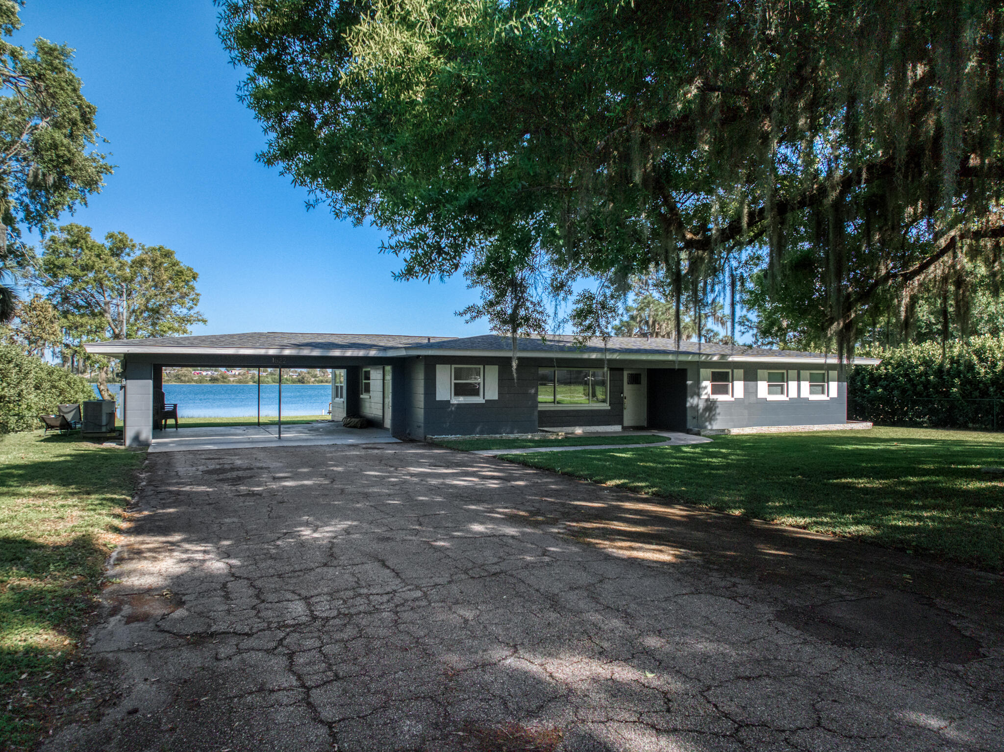 1622 W Dinner Lk Sebring, FL 33870