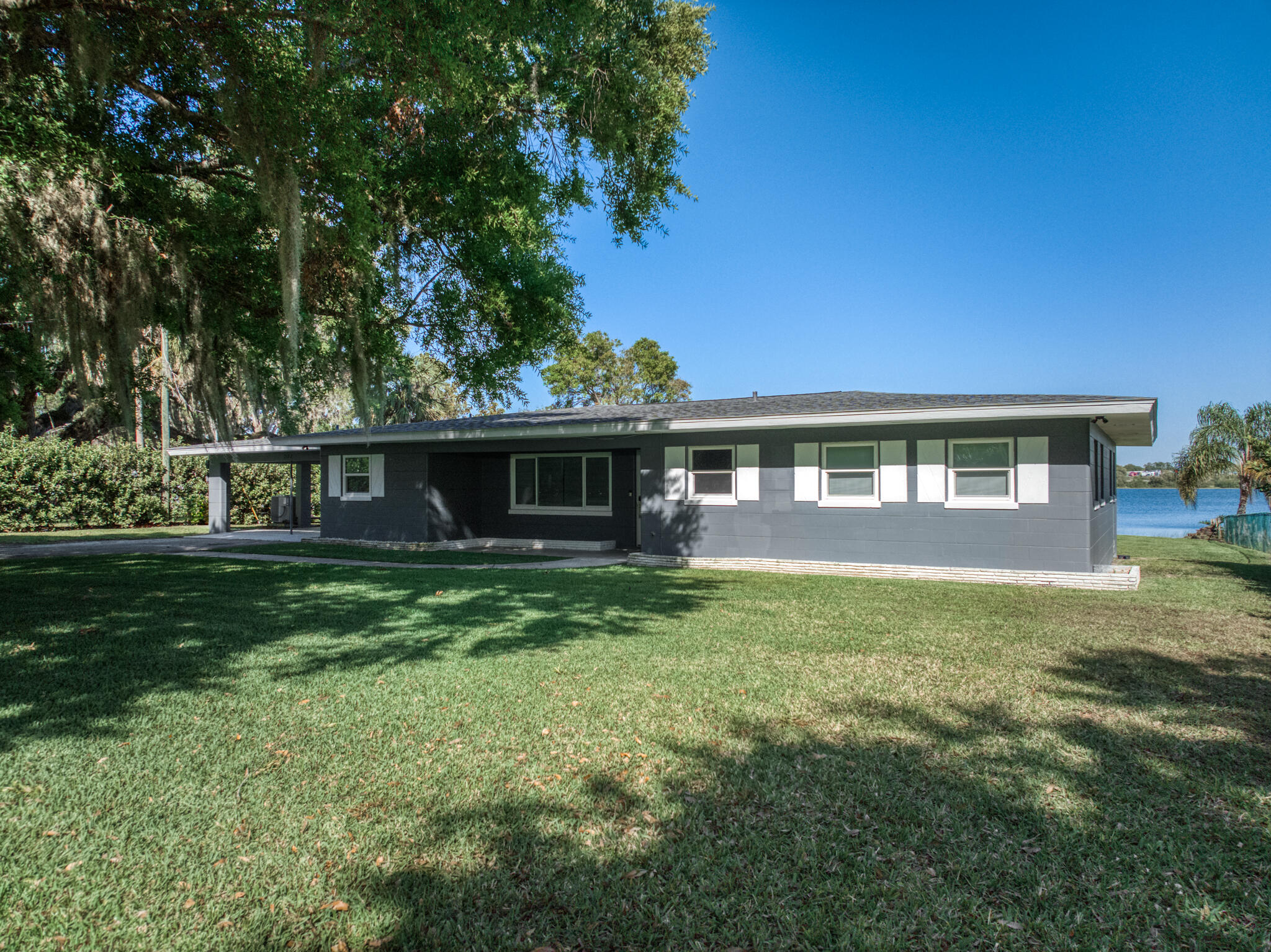 1622 W Dinner Lk Sebring, FL 33870