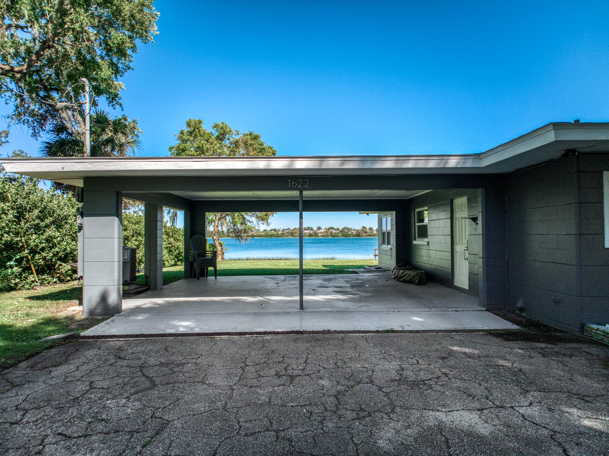 1622 W Dinner Lk Sebring, FL 33870