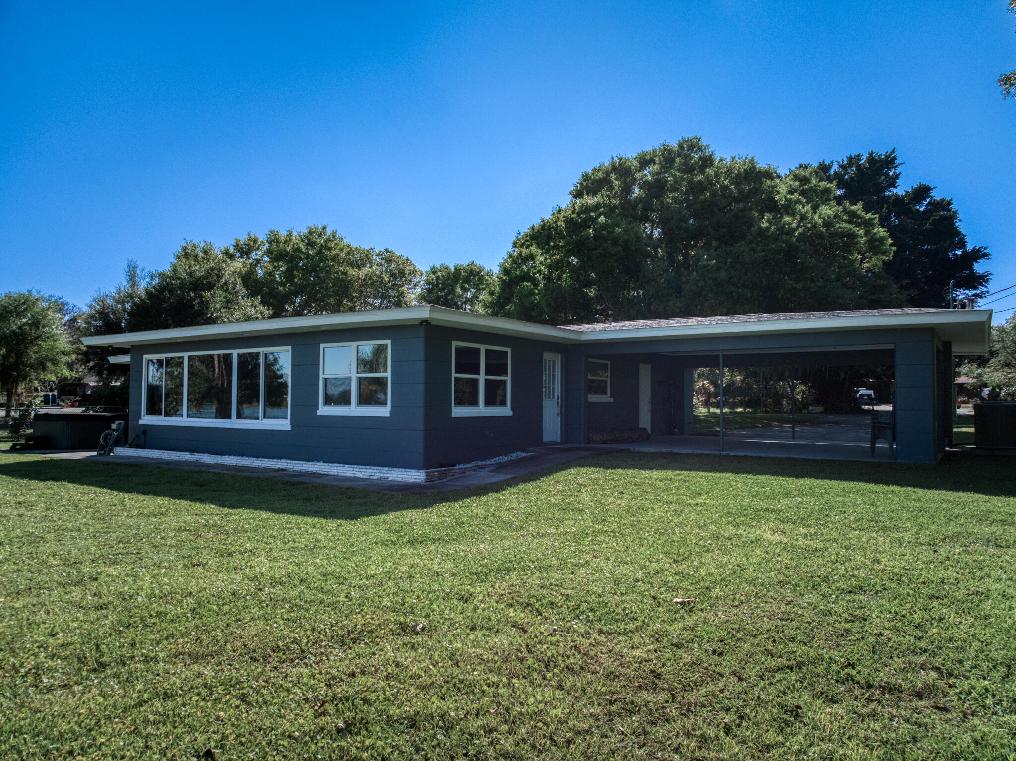 1622 W Dinner Lk Sebring, FL 33870