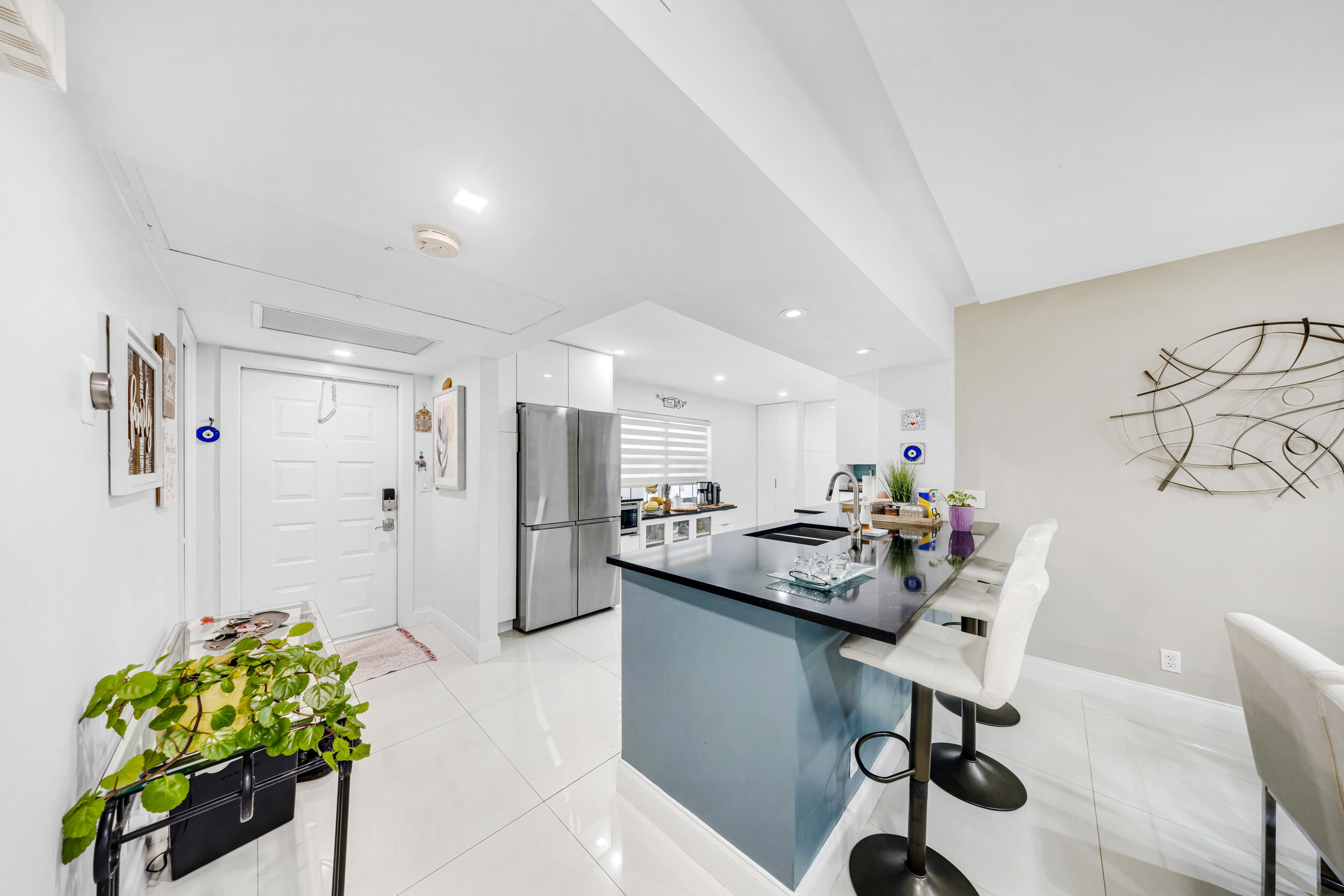4261 W Palm Aire #204