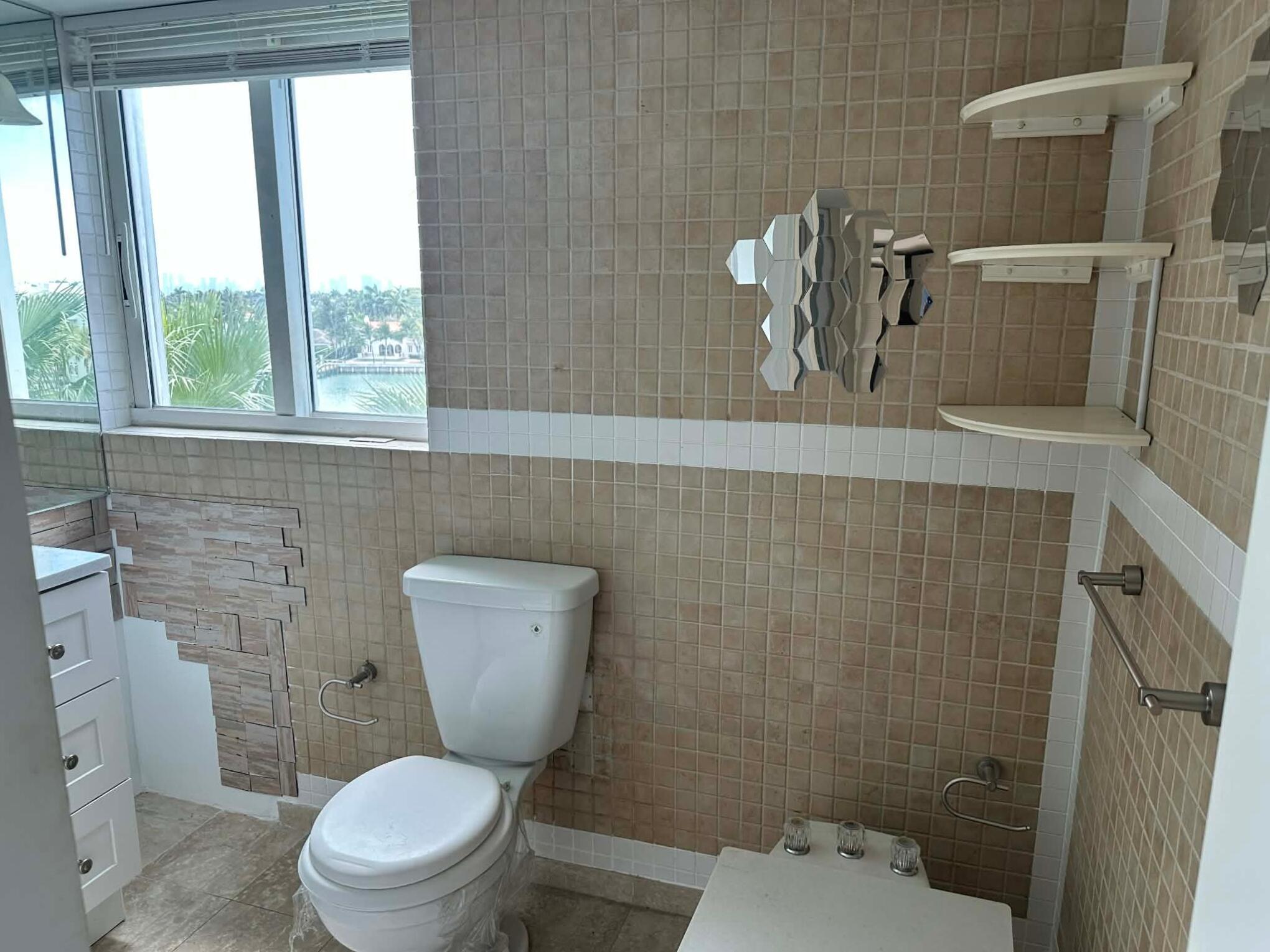 5900 Collins #601 Miami Beach, FL 33140