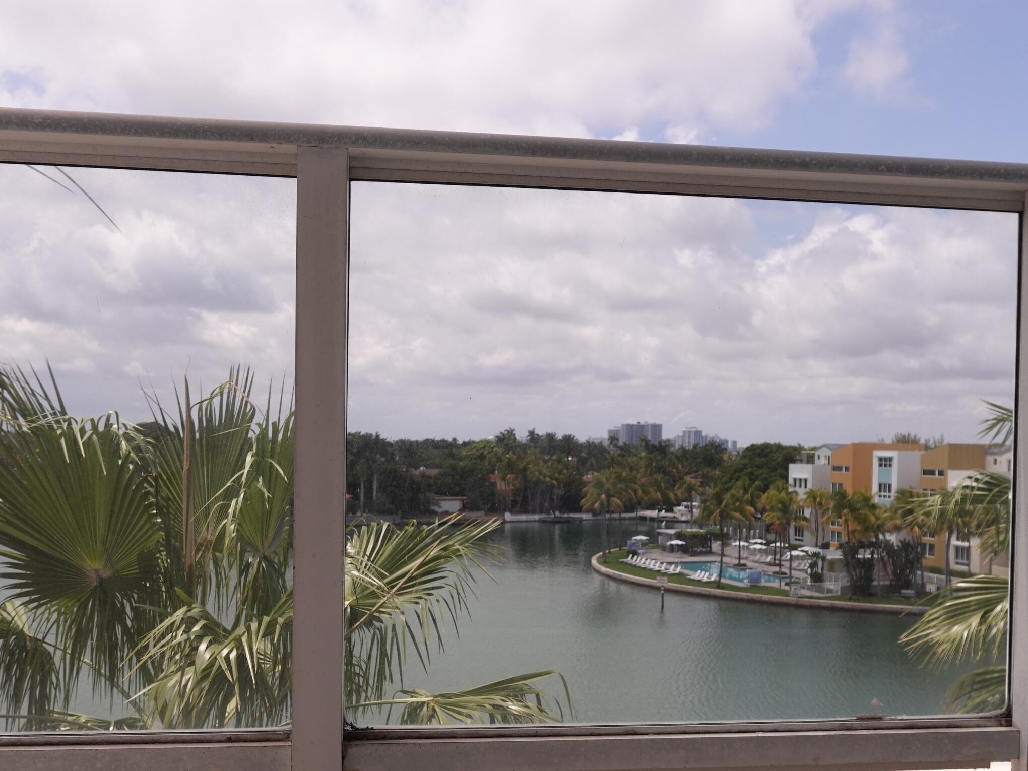 5900 Collins #601 Miami Beach, FL 33140