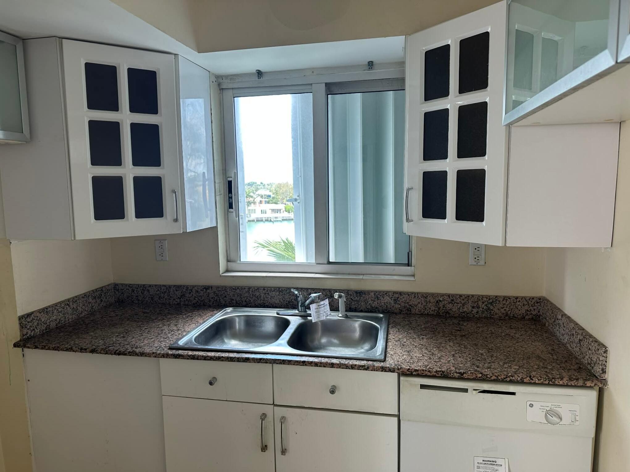 5900 Collins #601 Miami Beach, FL 33140