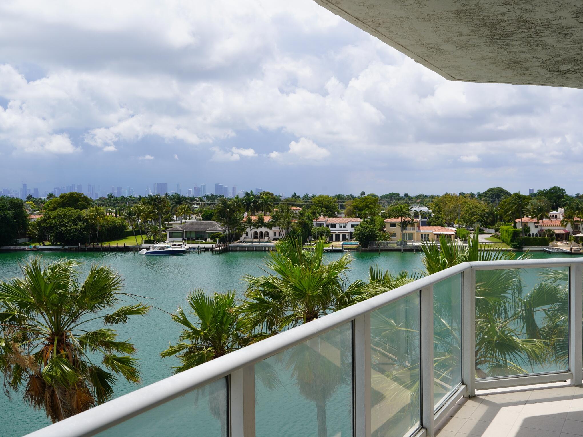 5900 Collins #601 Miami Beach, FL 33140