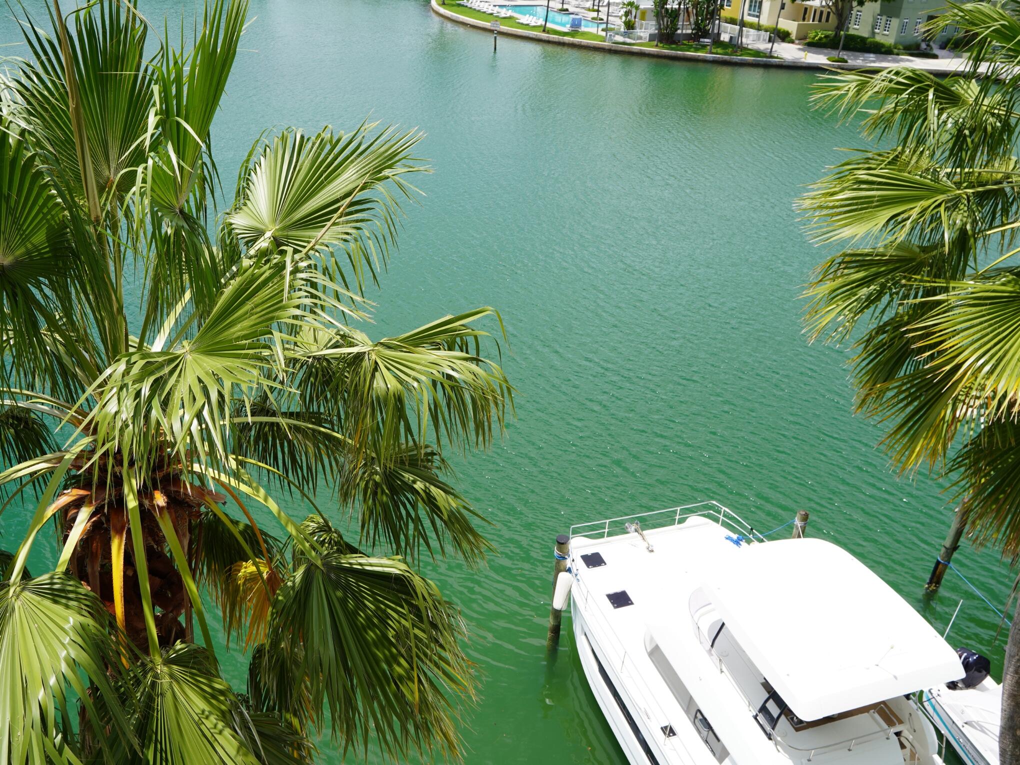 5900 Collins #601 Miami Beach, FL 33140