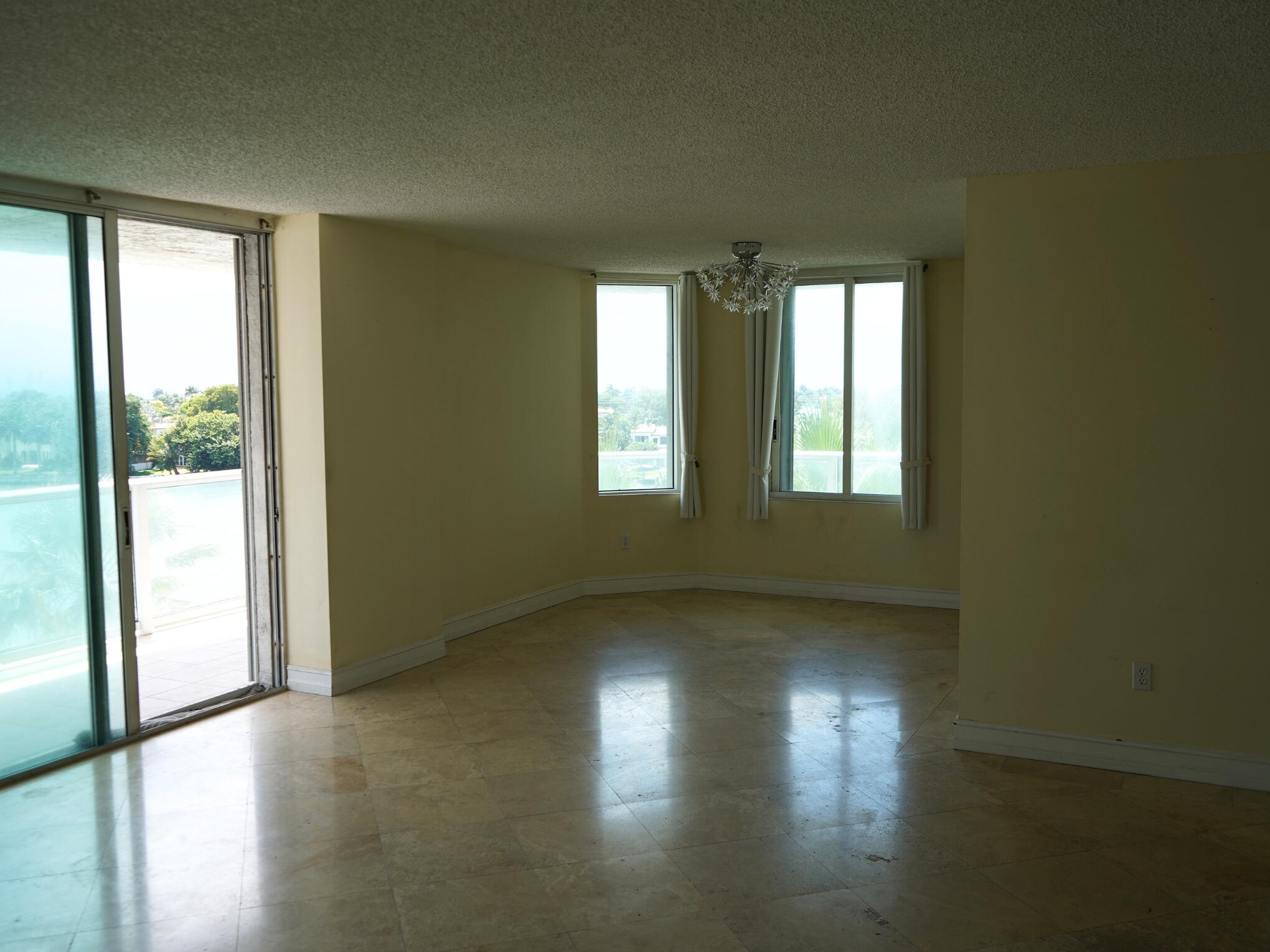 5900 Collins #601 Miami Beach, FL 33140