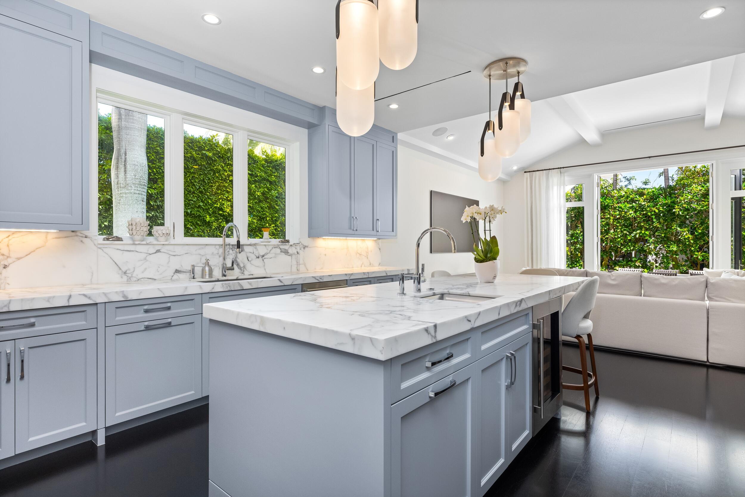229 Ridgeview Palm Beach, FL 33480