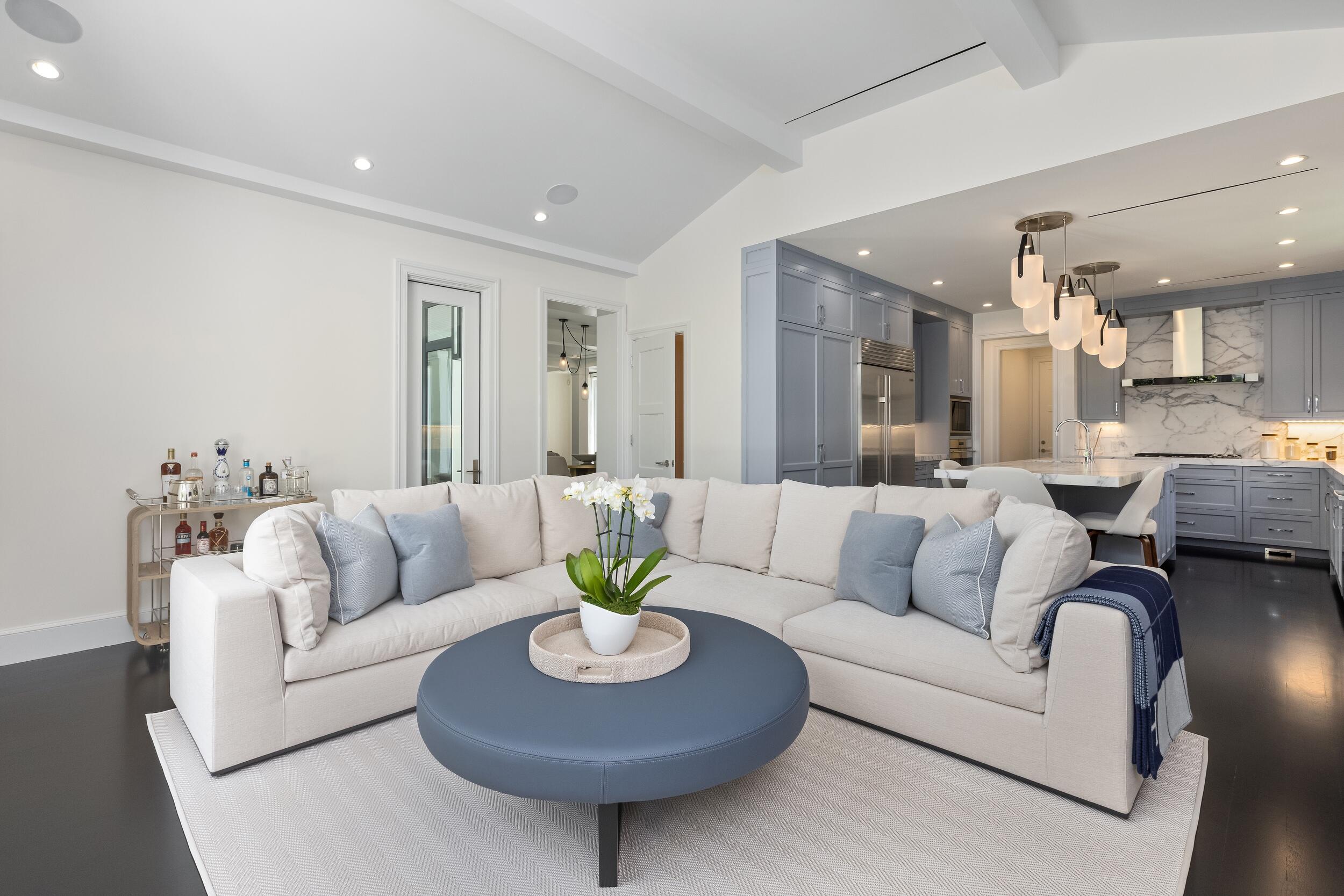 229 Ridgeview Palm Beach, FL 33480