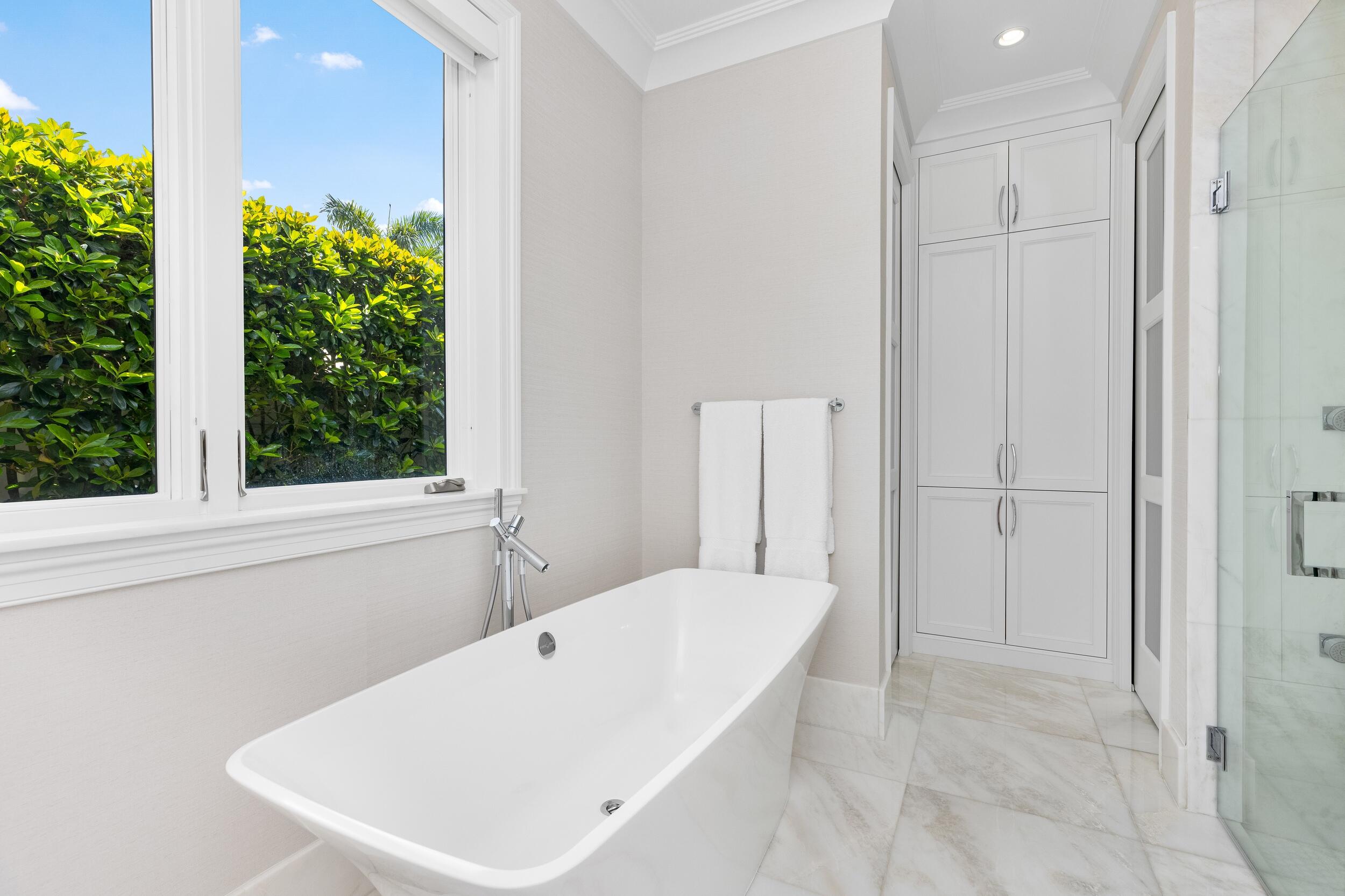 229 Ridgeview Palm Beach, FL 33480