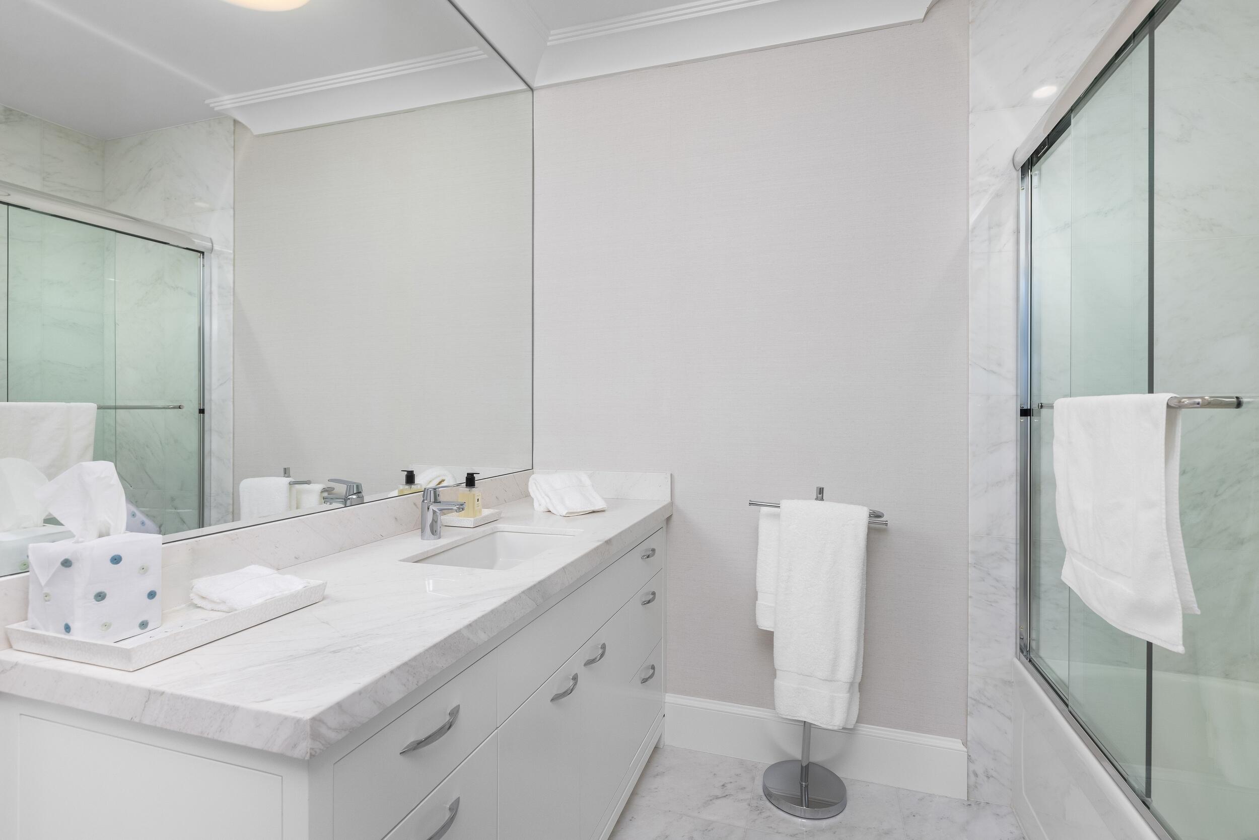 229 Ridgeview Palm Beach, FL 33480