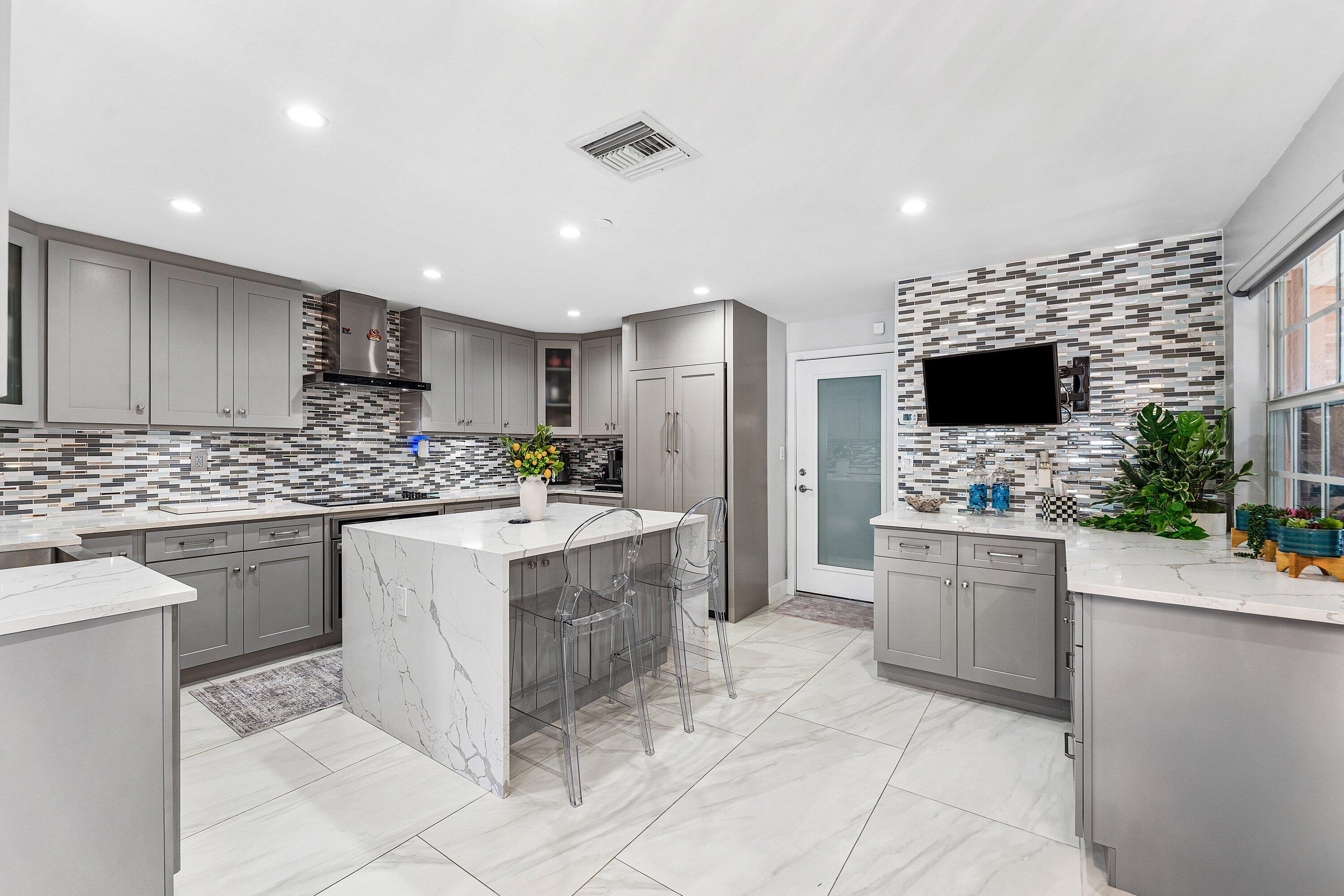 19 Hendricks Fort Lauderdale, FL 33301