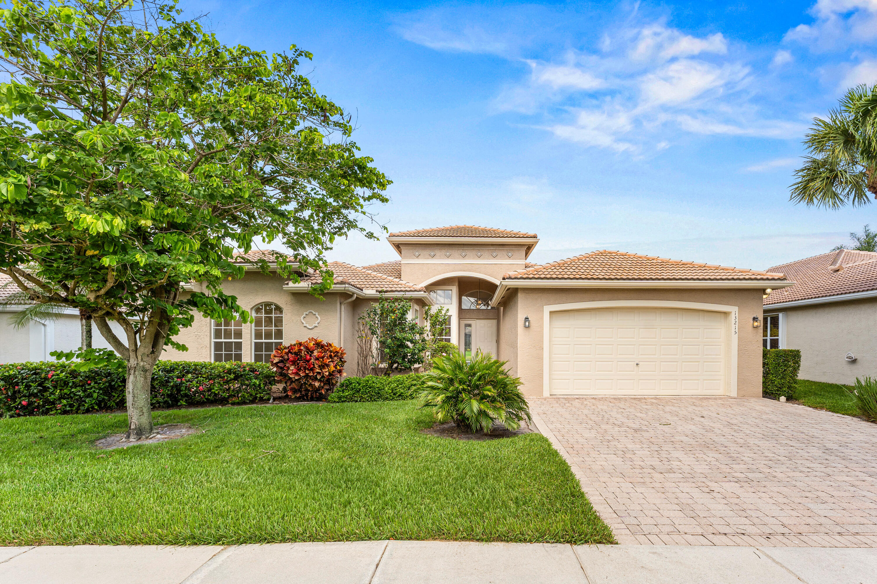 13215 Alhambra Lk
