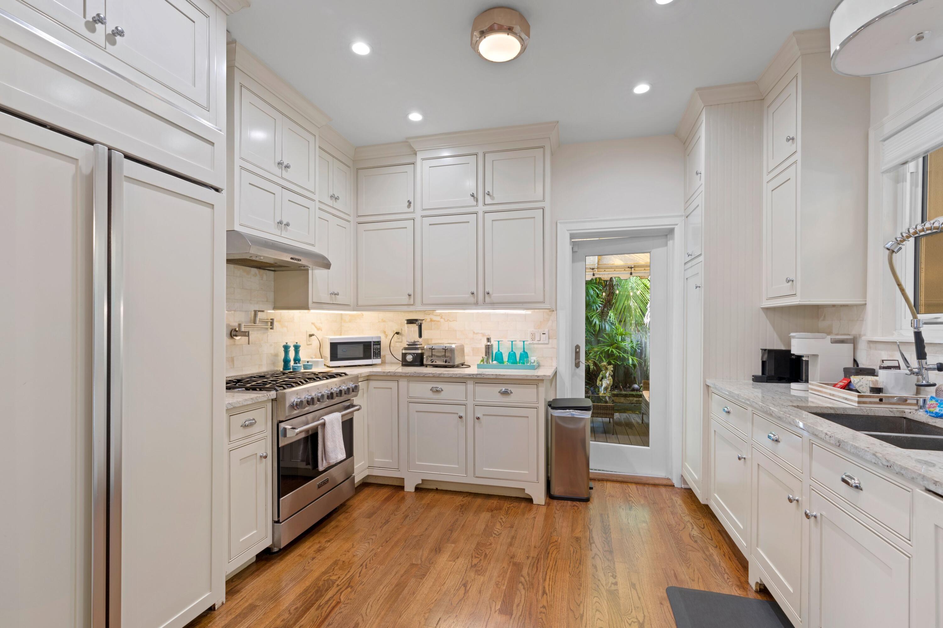 733 Sunset West Palm Beach, FL 33401