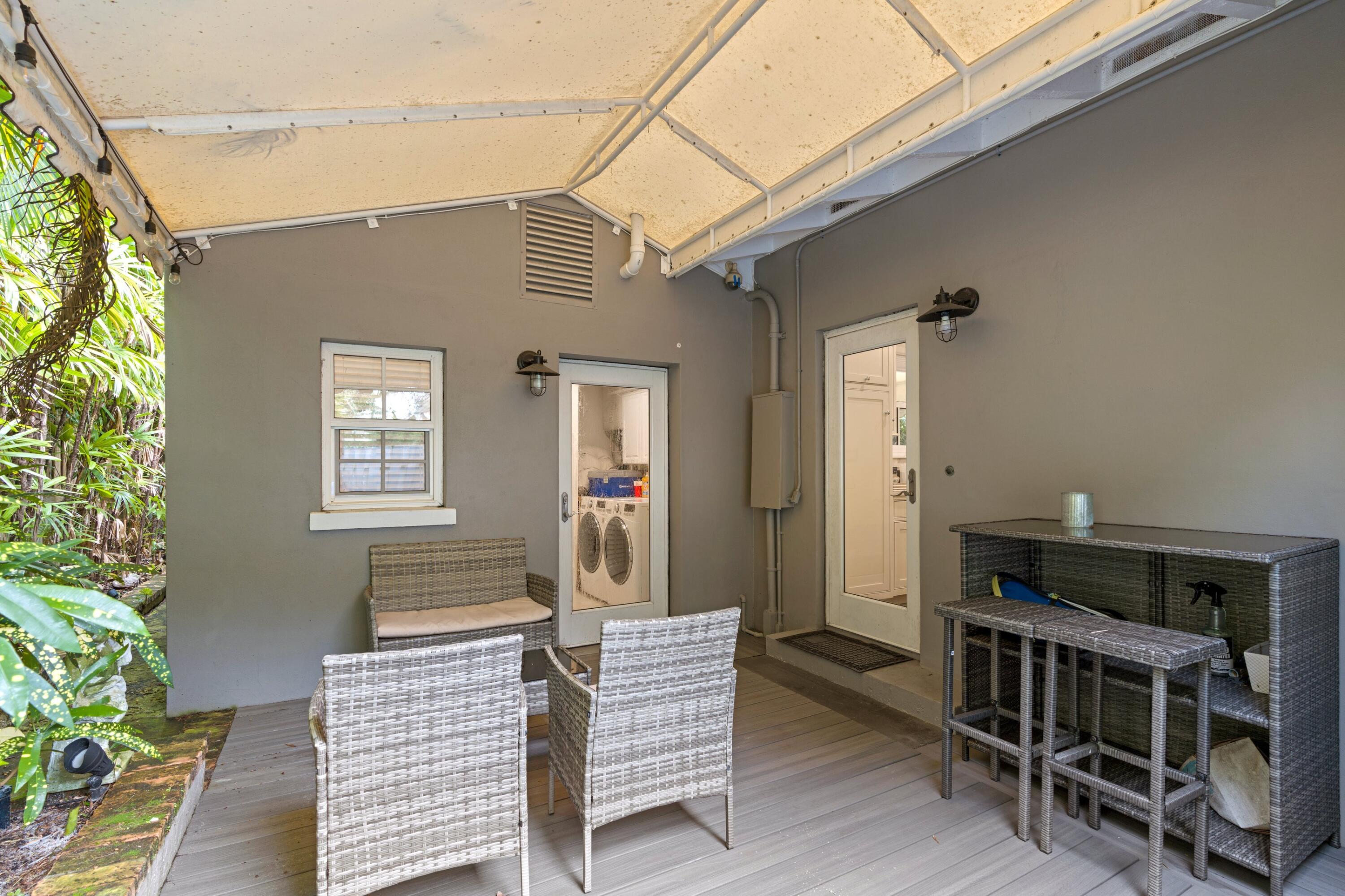 733 Sunset West Palm Beach, FL 33401