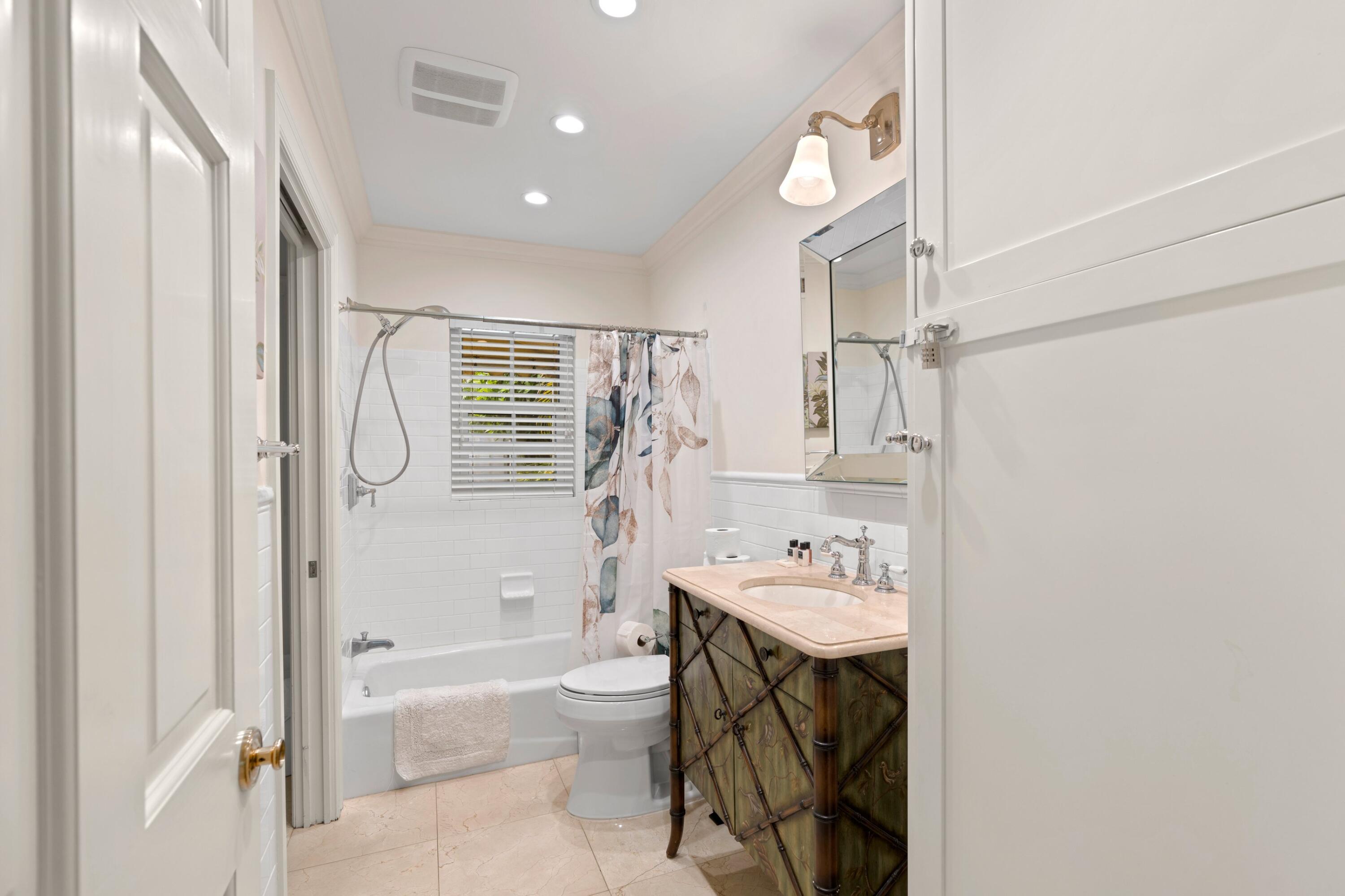 733 Sunset West Palm Beach, FL 33401