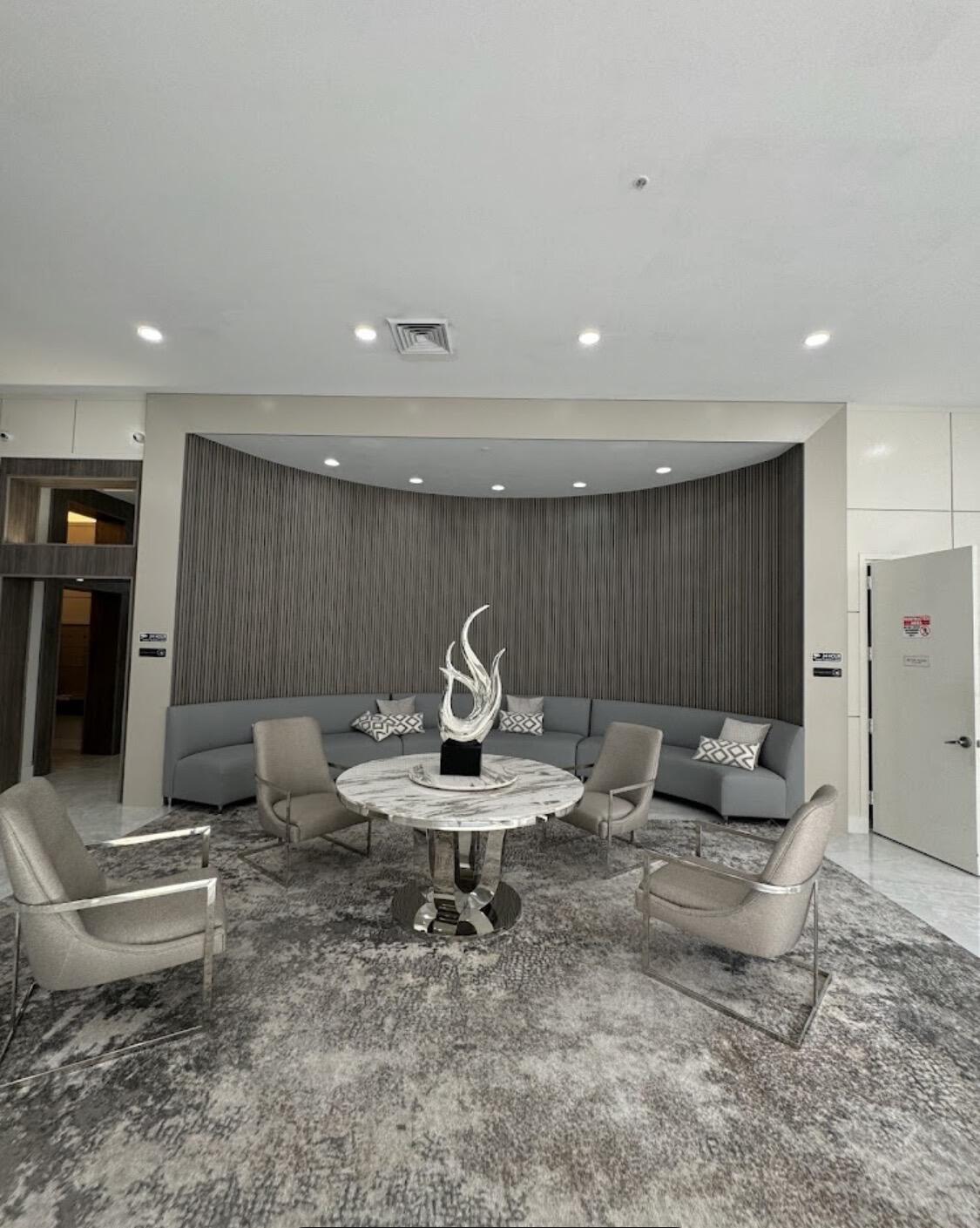 image The Venture at Aventura2