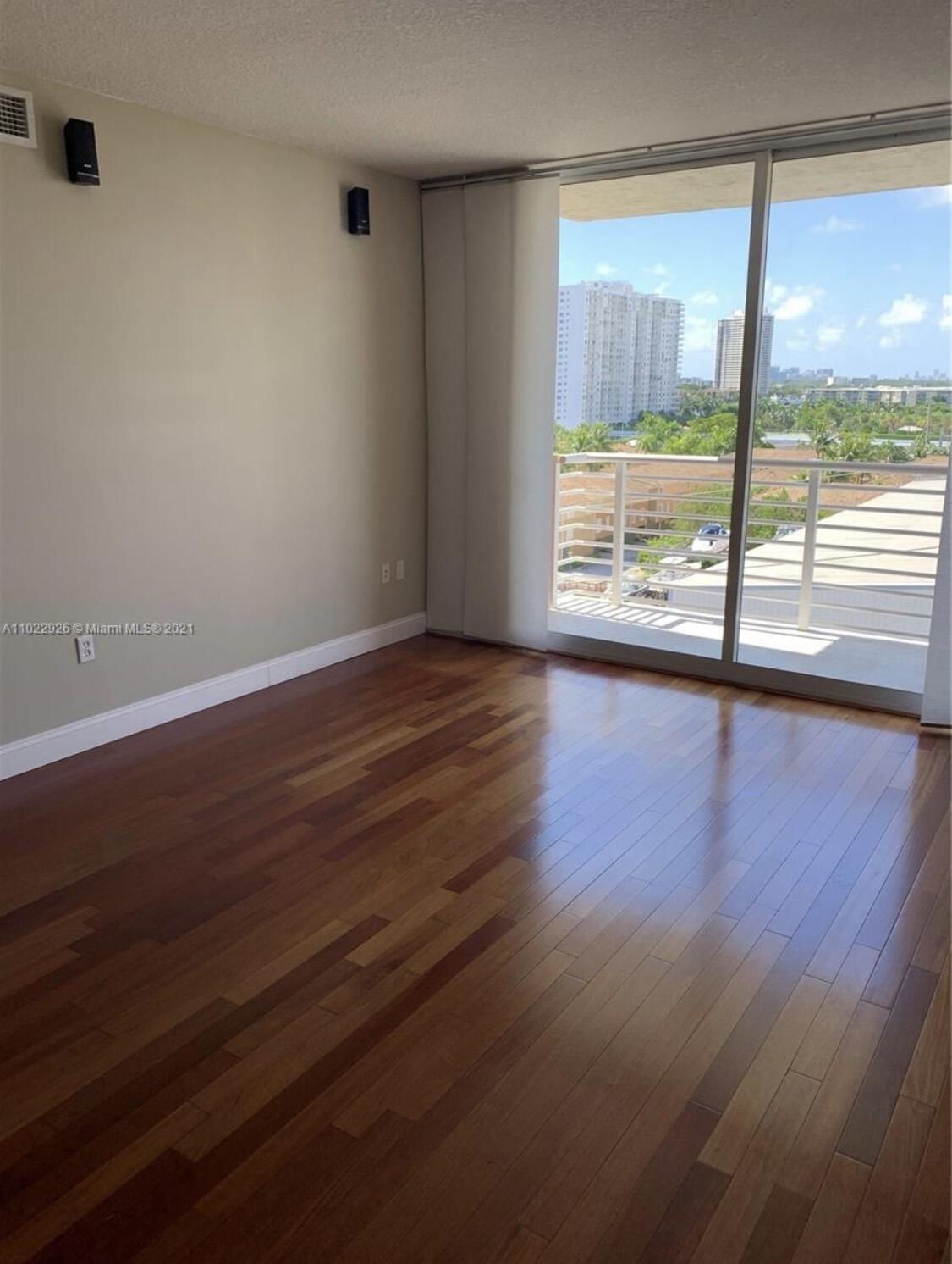 image The Venture at Aventura4
