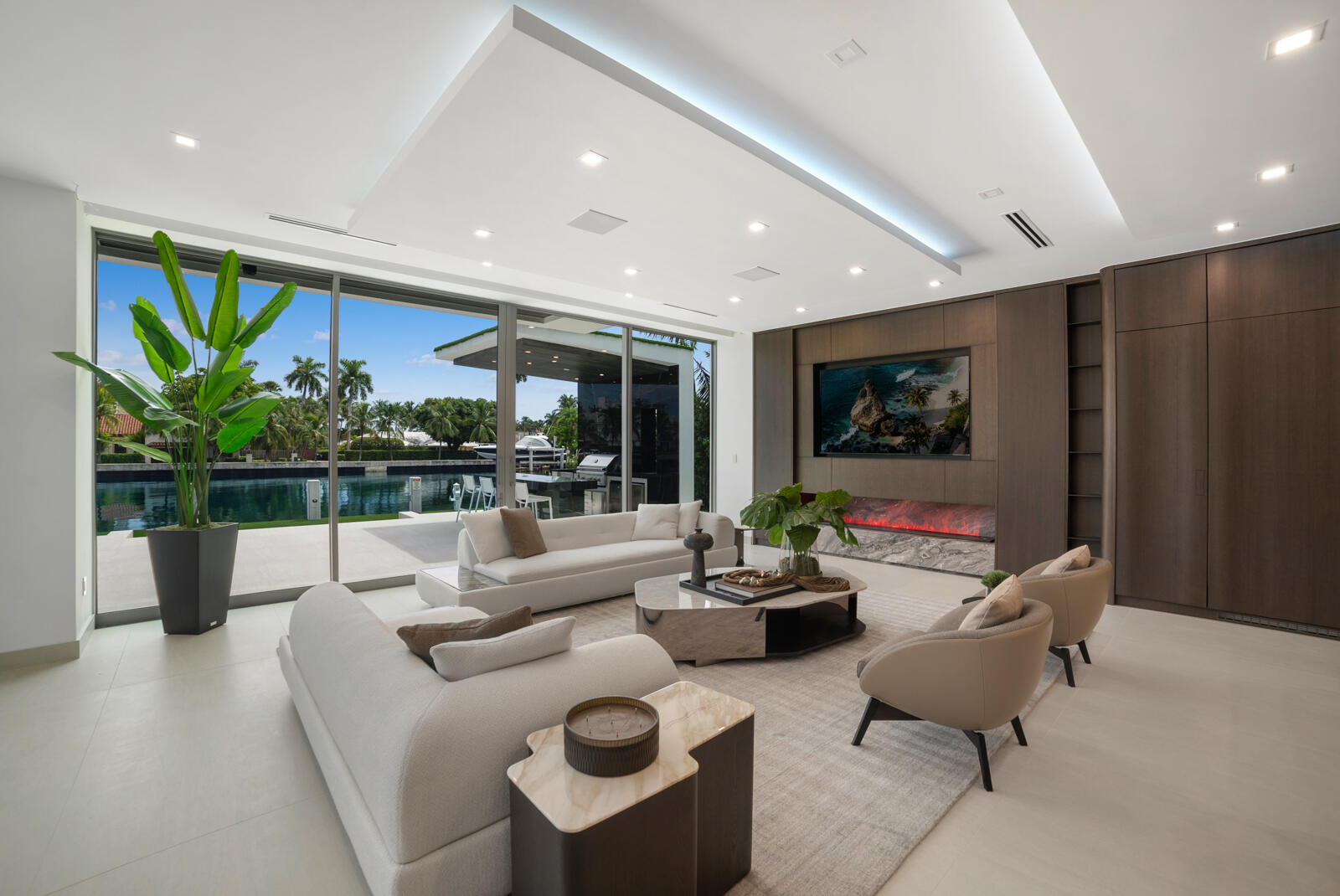414 Royal Plz Dr Fort Lauderdale, FL 33301