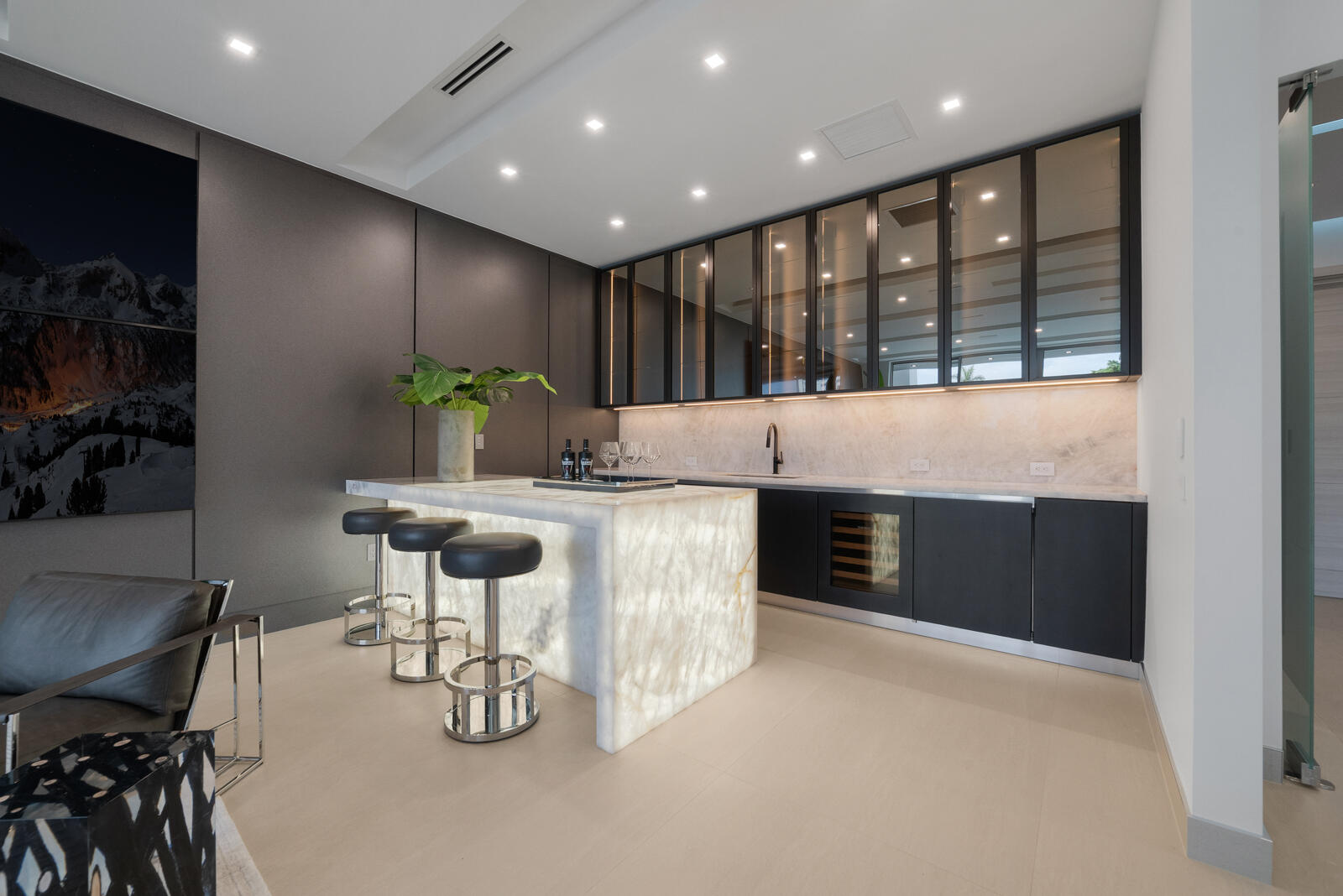 414 Royal Plz Dr Fort Lauderdale, FL 33301