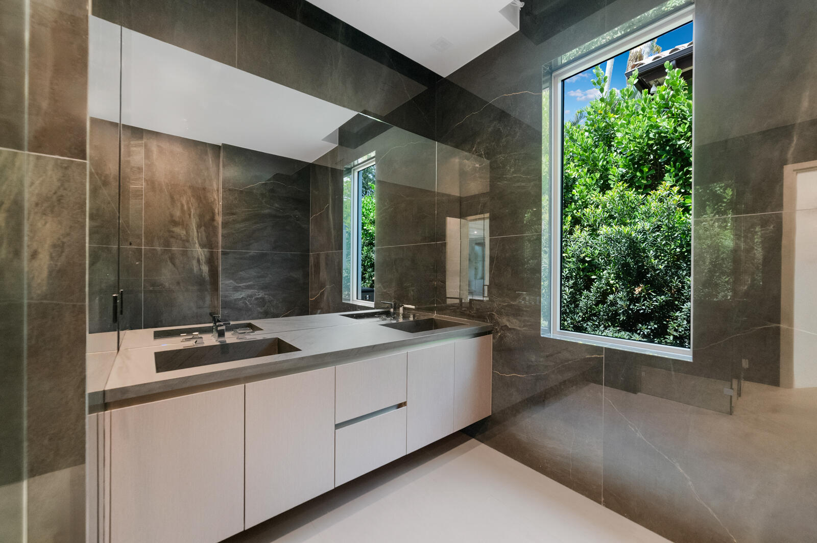 414 Royal Plz Dr Fort Lauderdale, FL 33301