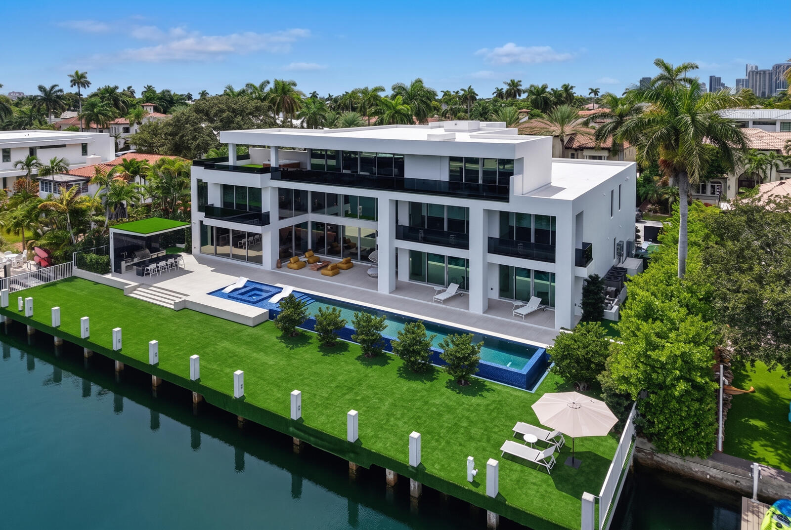 414 Royal Plz Dr Fort Lauderdale, FL 33301