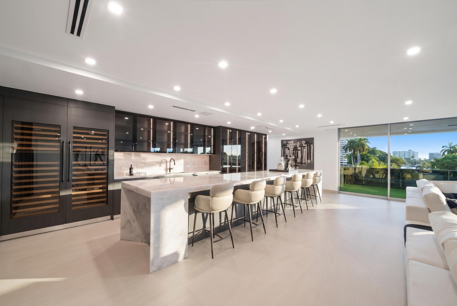 414 Royal Plz Dr Fort Lauderdale, FL 33301