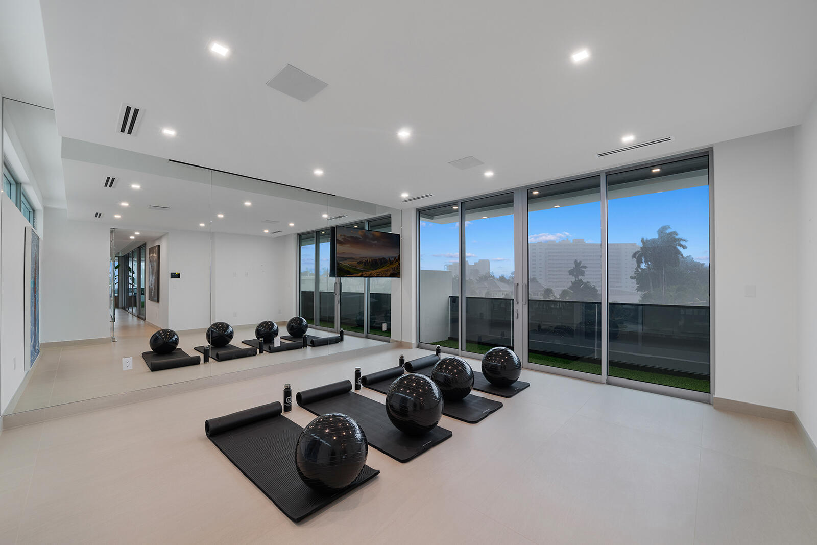 414 Royal Plz Dr Fort Lauderdale, FL 33301