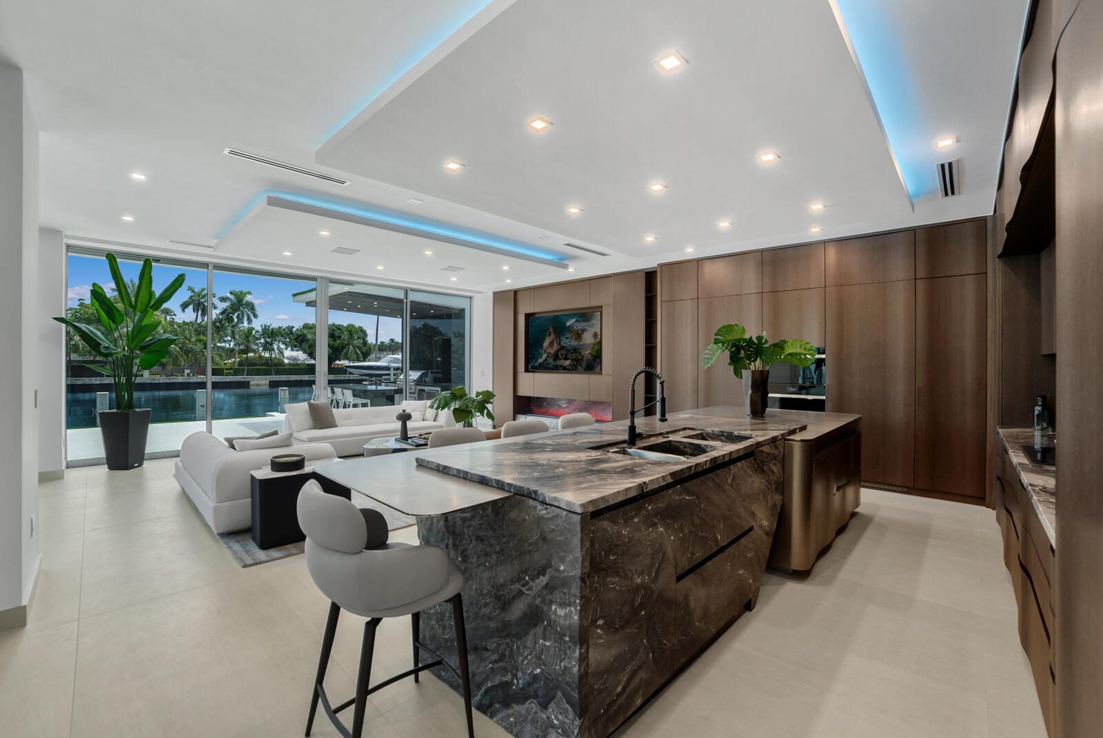414 Royal Plz Dr Fort Lauderdale, FL 33301