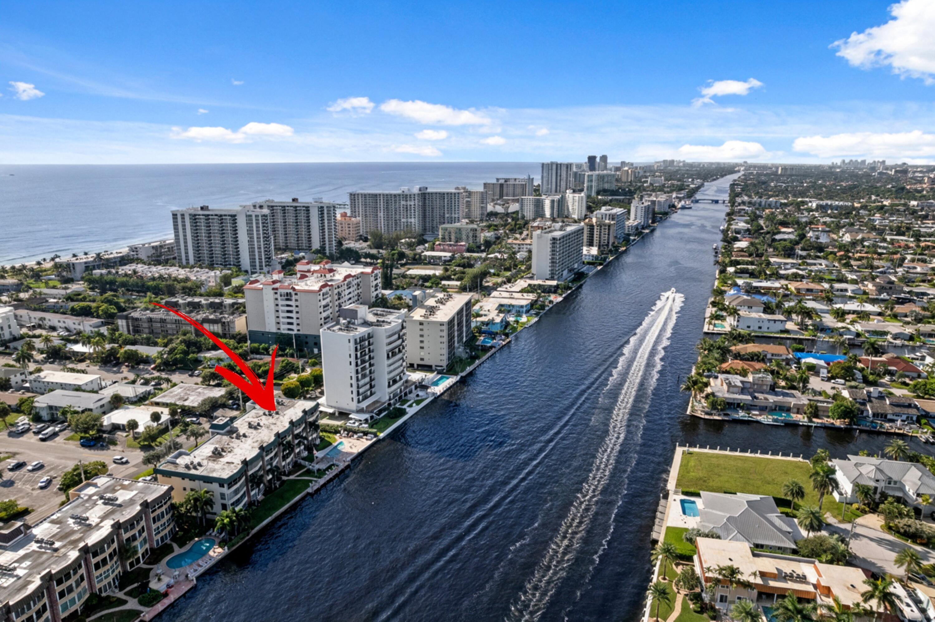 711 N Riverside Dr #401