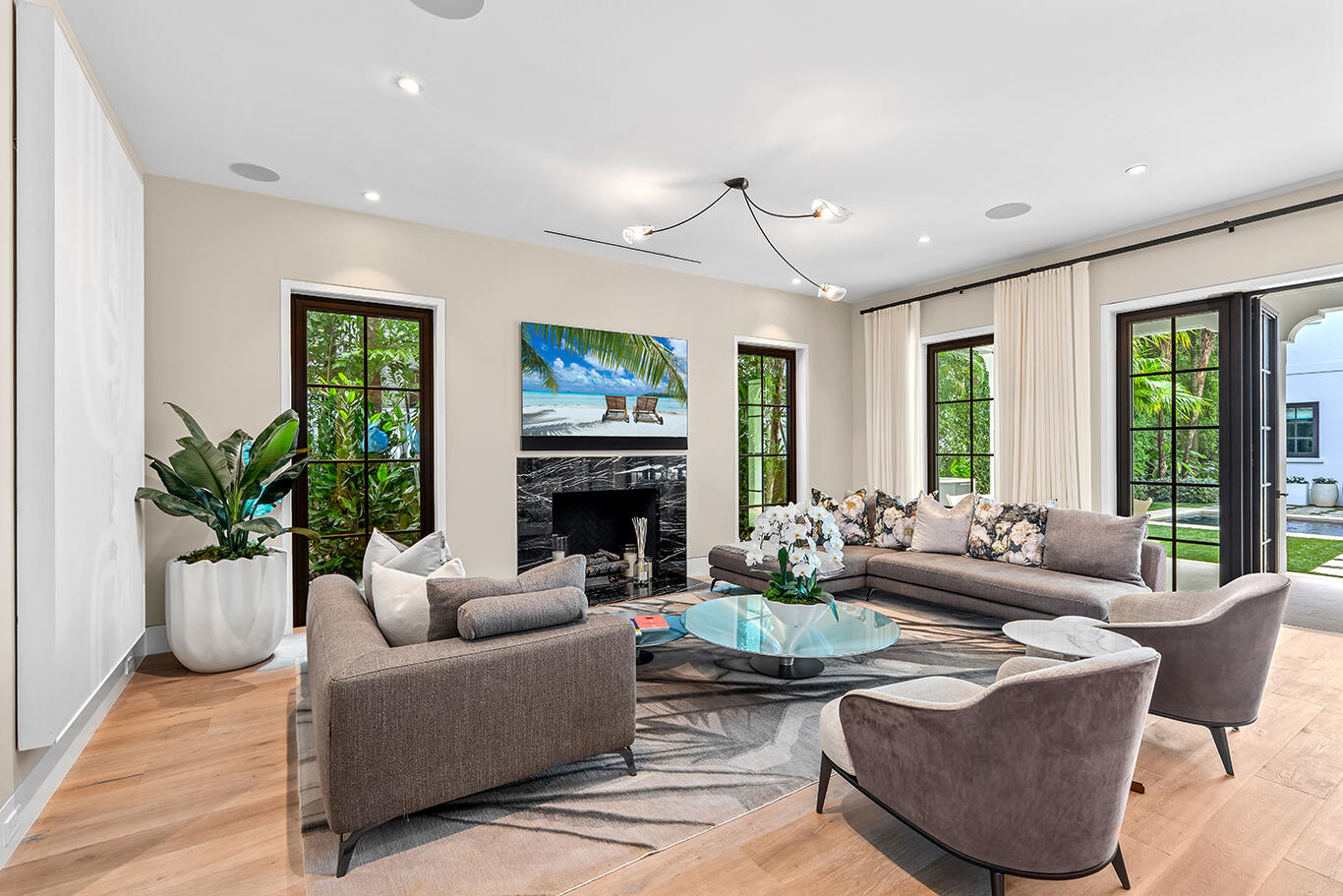 412 Brazilian Ave Palm Beach, FL 33480
