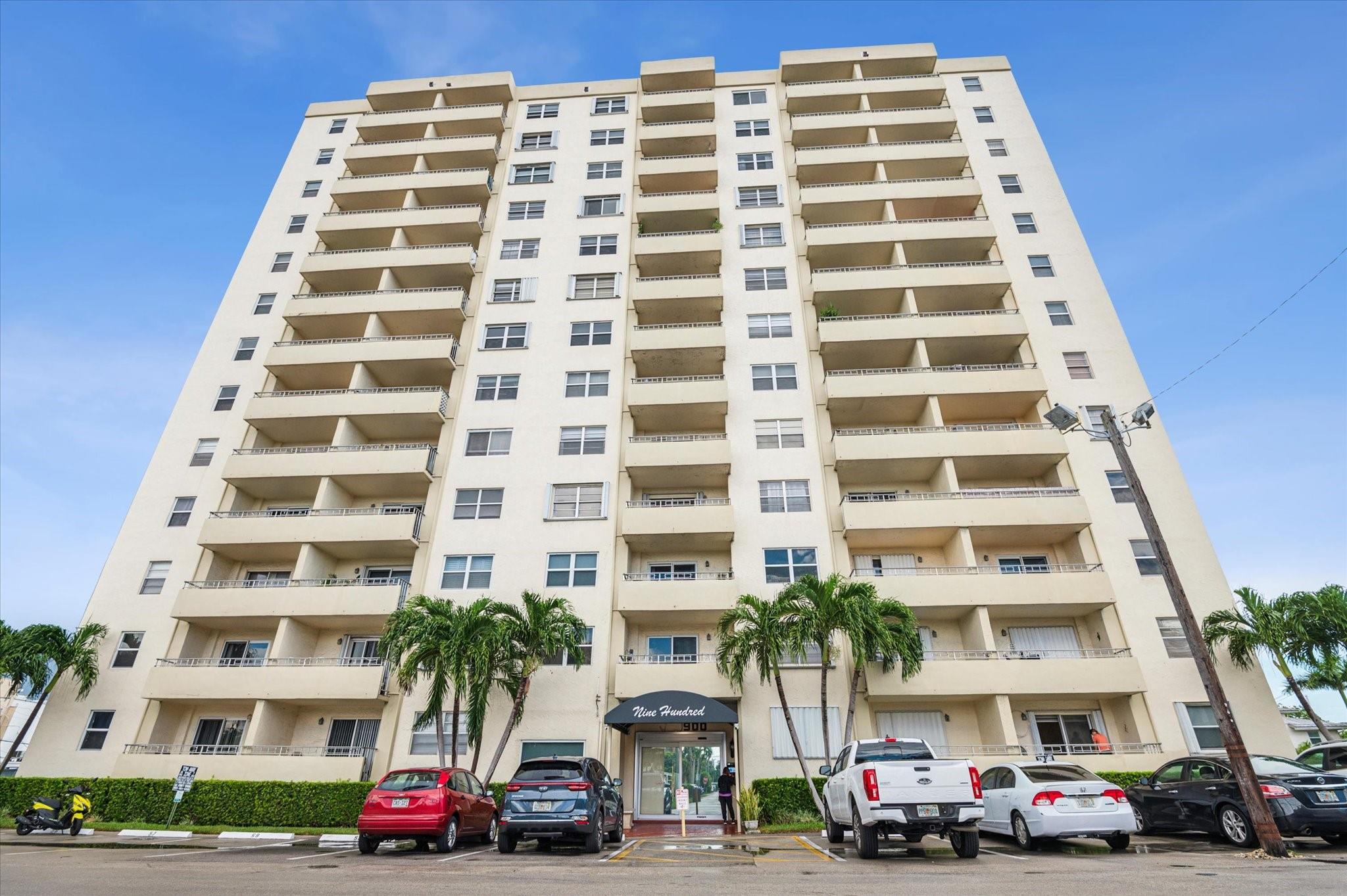 900 NE 18th Ave #208