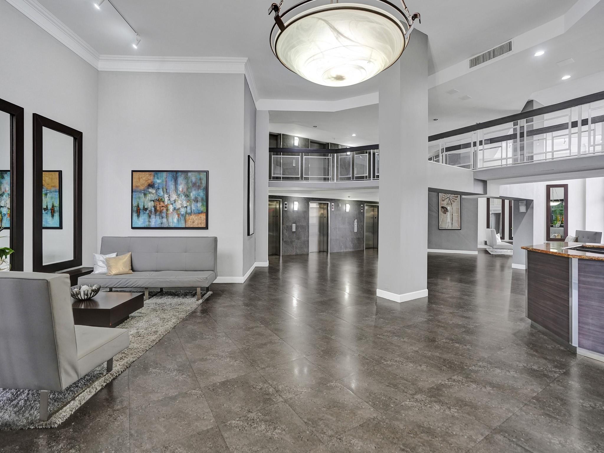 200 Leslie Dr #723