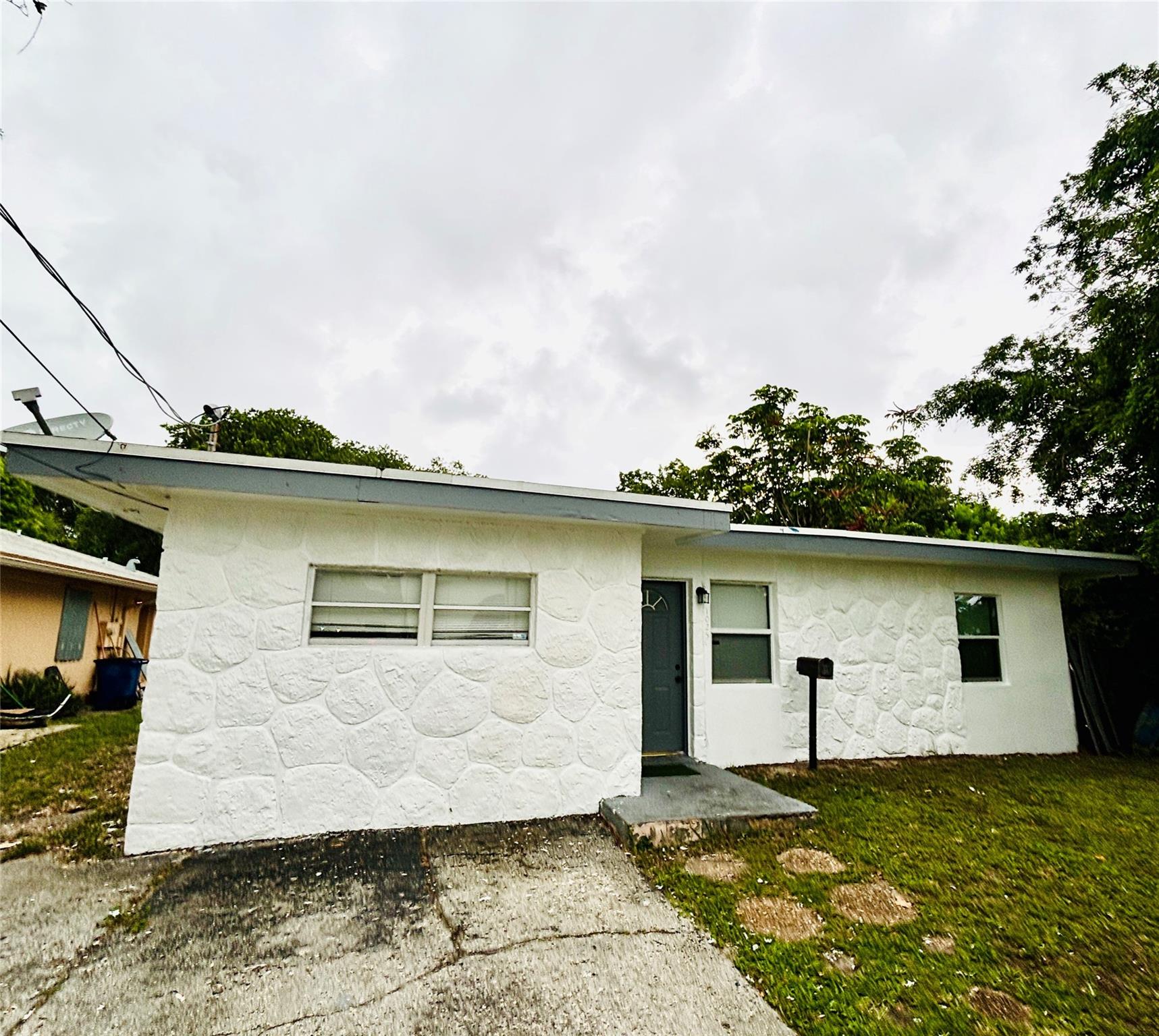 1025 NW 8th St