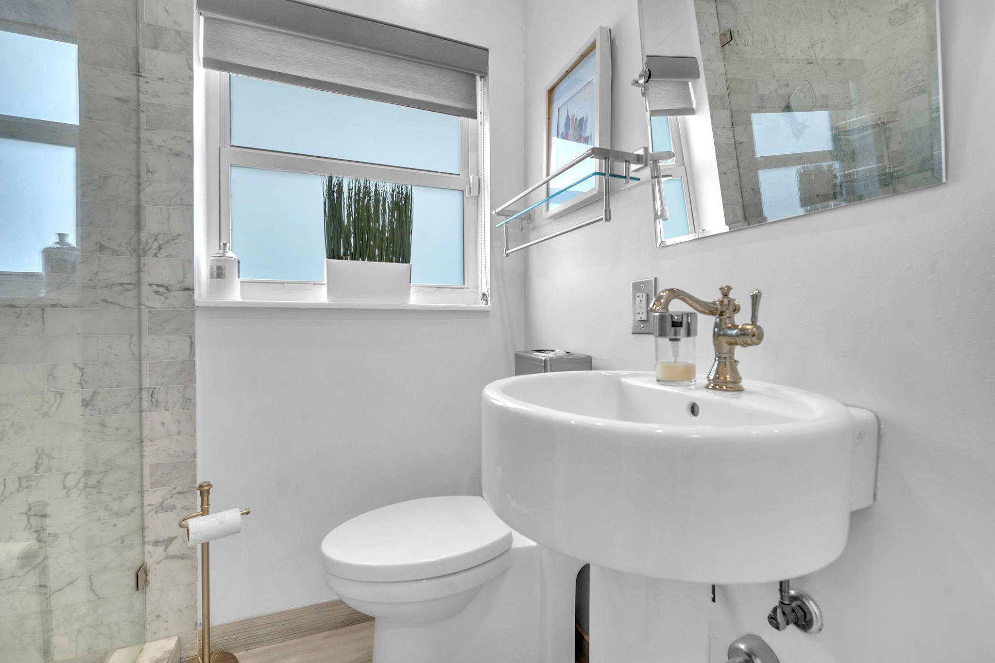 2212 NE 32nd Ave Fort Lauderdale, FL 33305