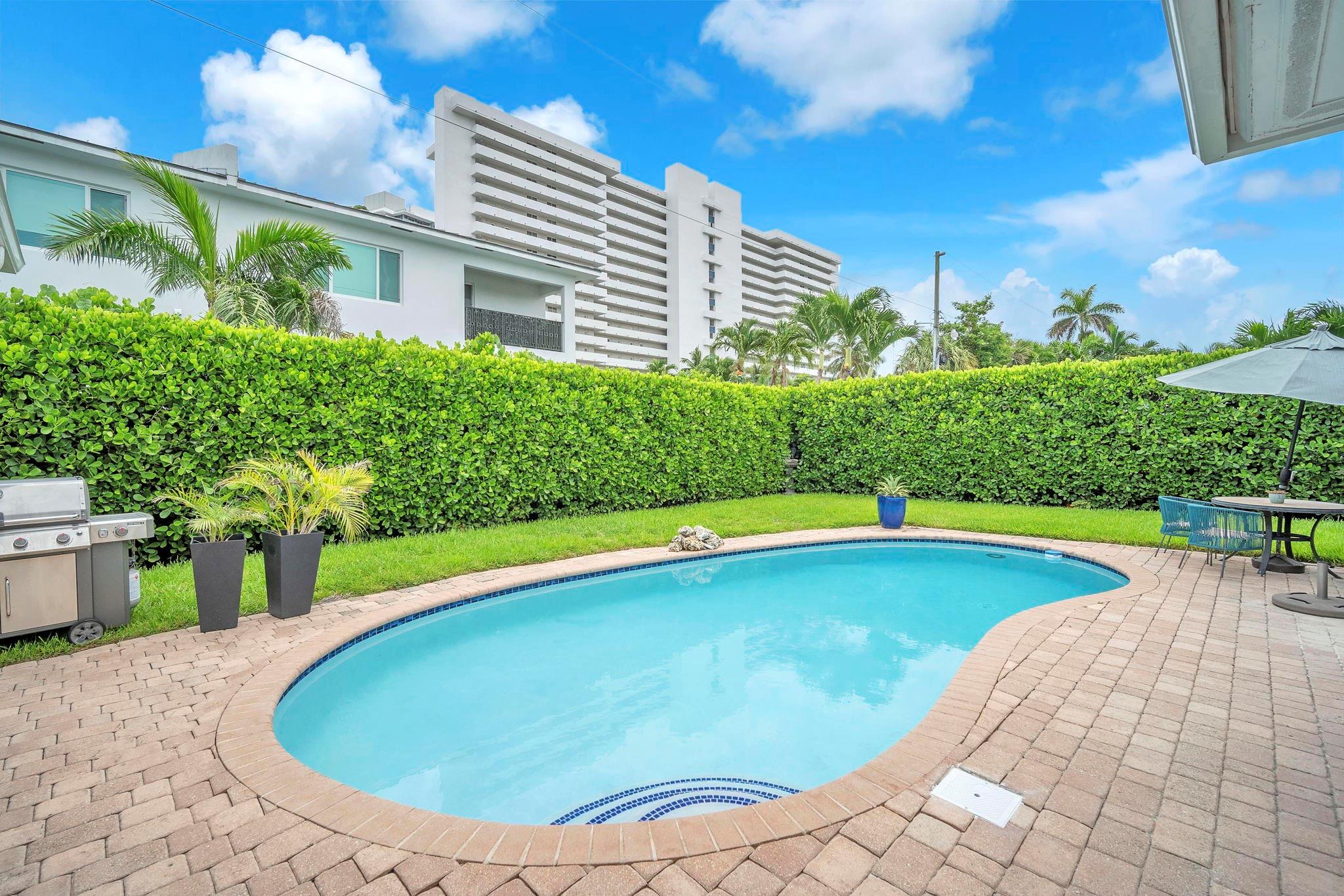 2212 NE 32nd Ave Fort Lauderdale, FL 33305