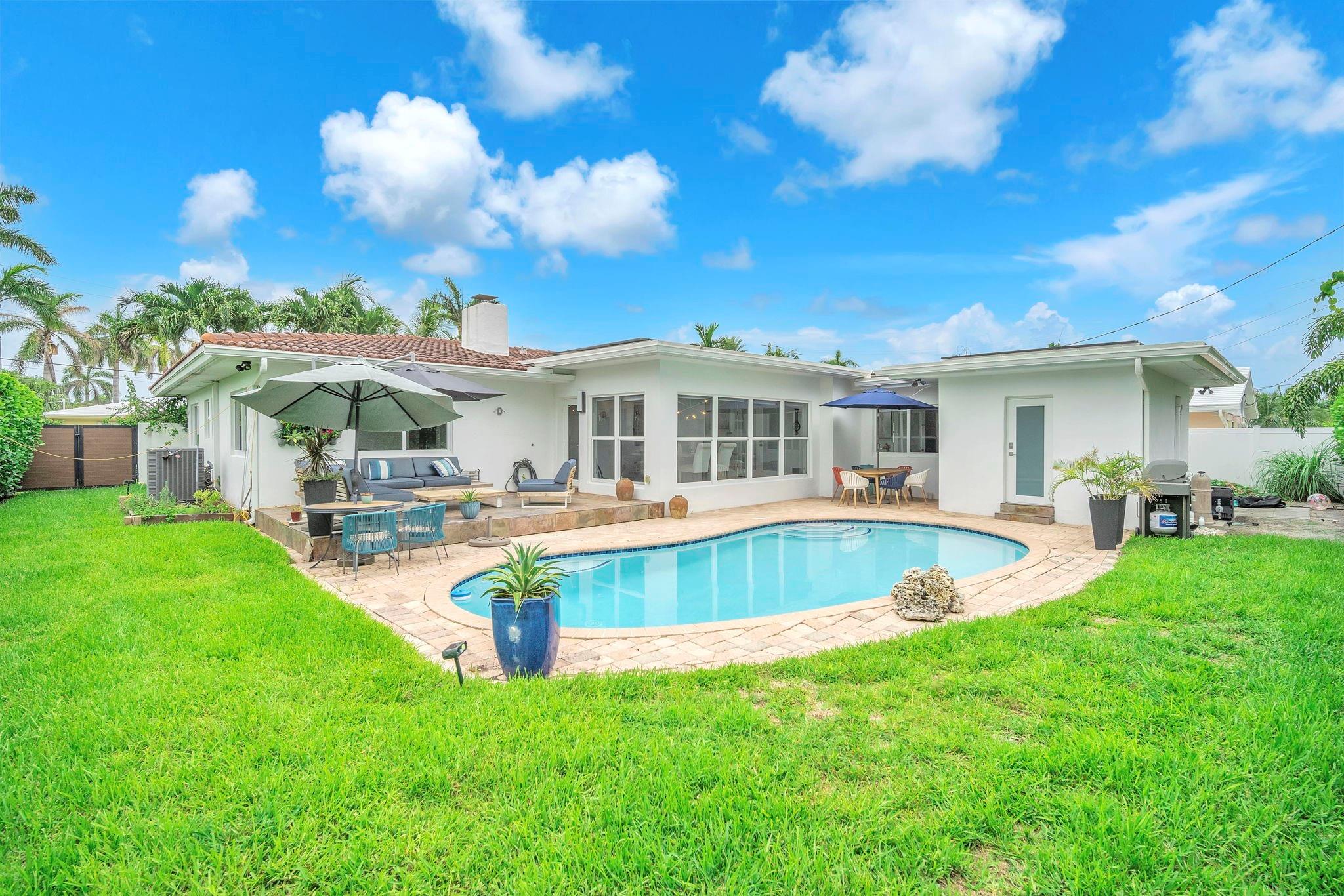 2212 NE 32nd Ave Fort Lauderdale, FL 33305