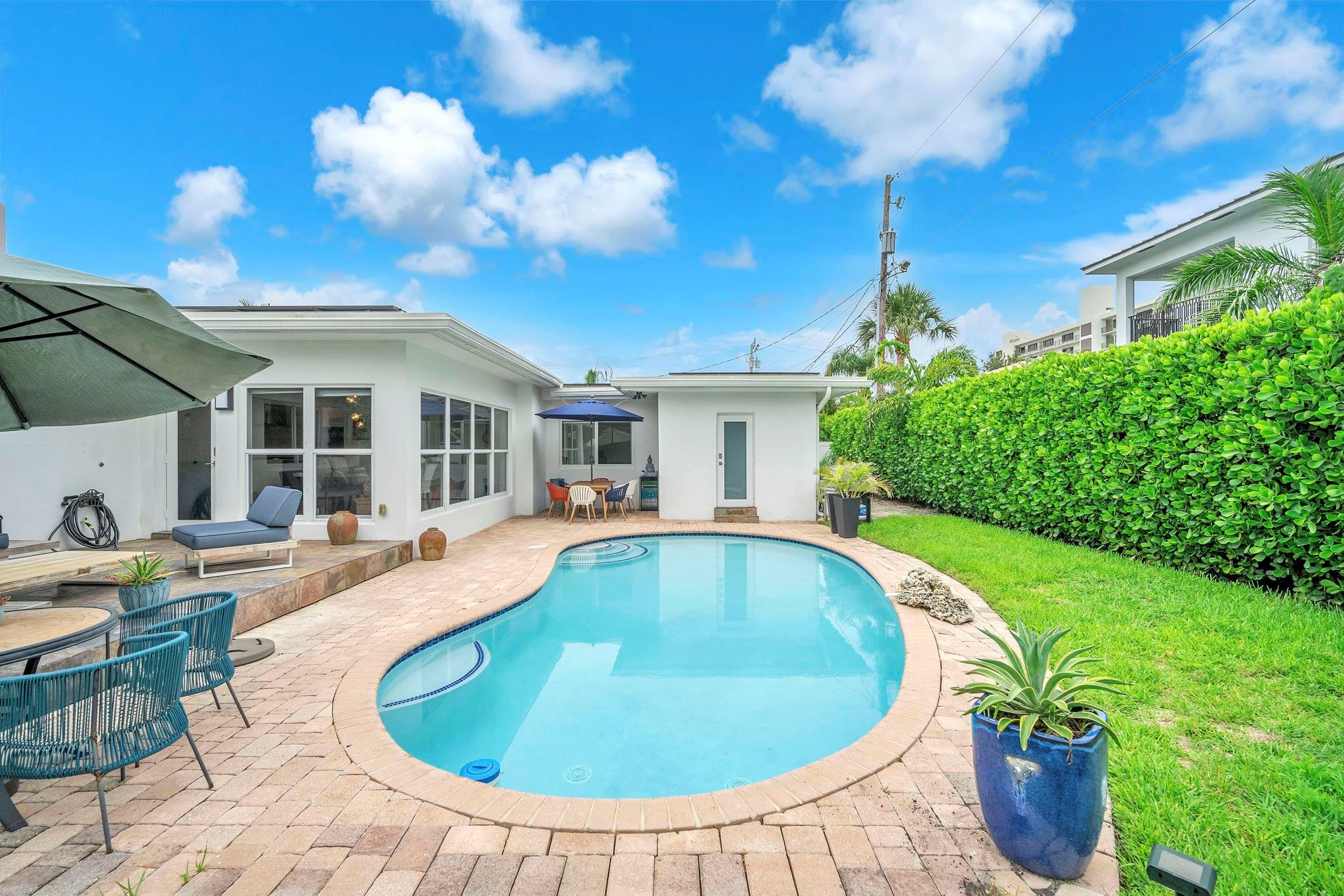 2212 NE 32nd Ave Fort Lauderdale, FL 33305