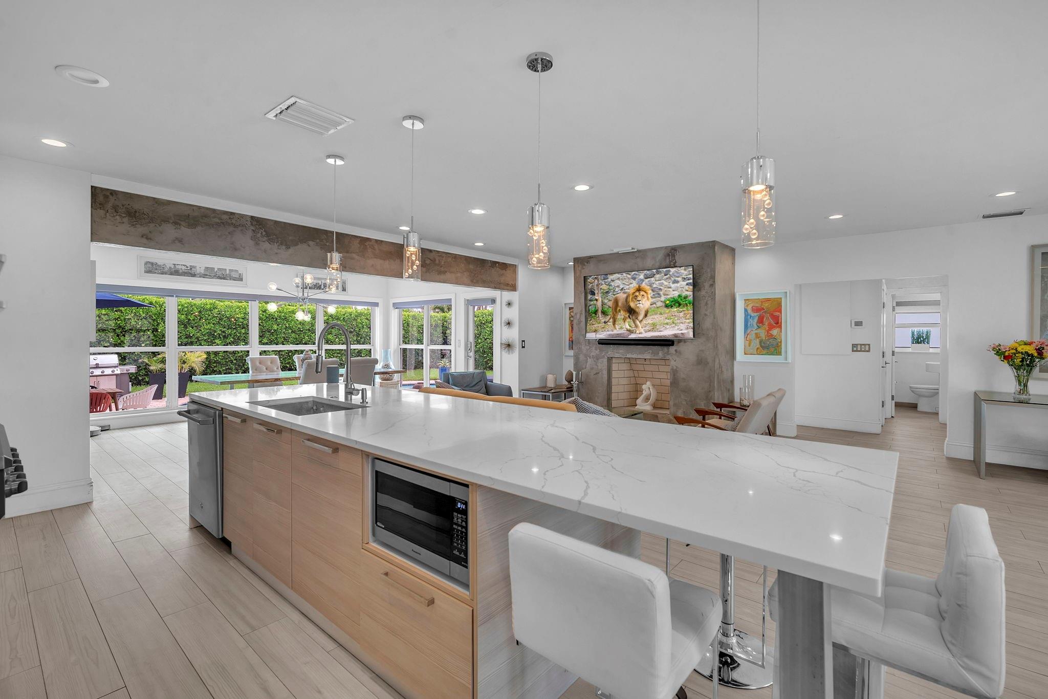 2212 NE 32nd Ave Fort Lauderdale, FL 33305