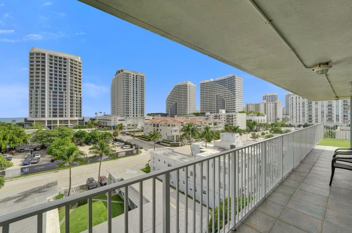 524 Orton Ave #702 Fort Lauderdale, FL 33304